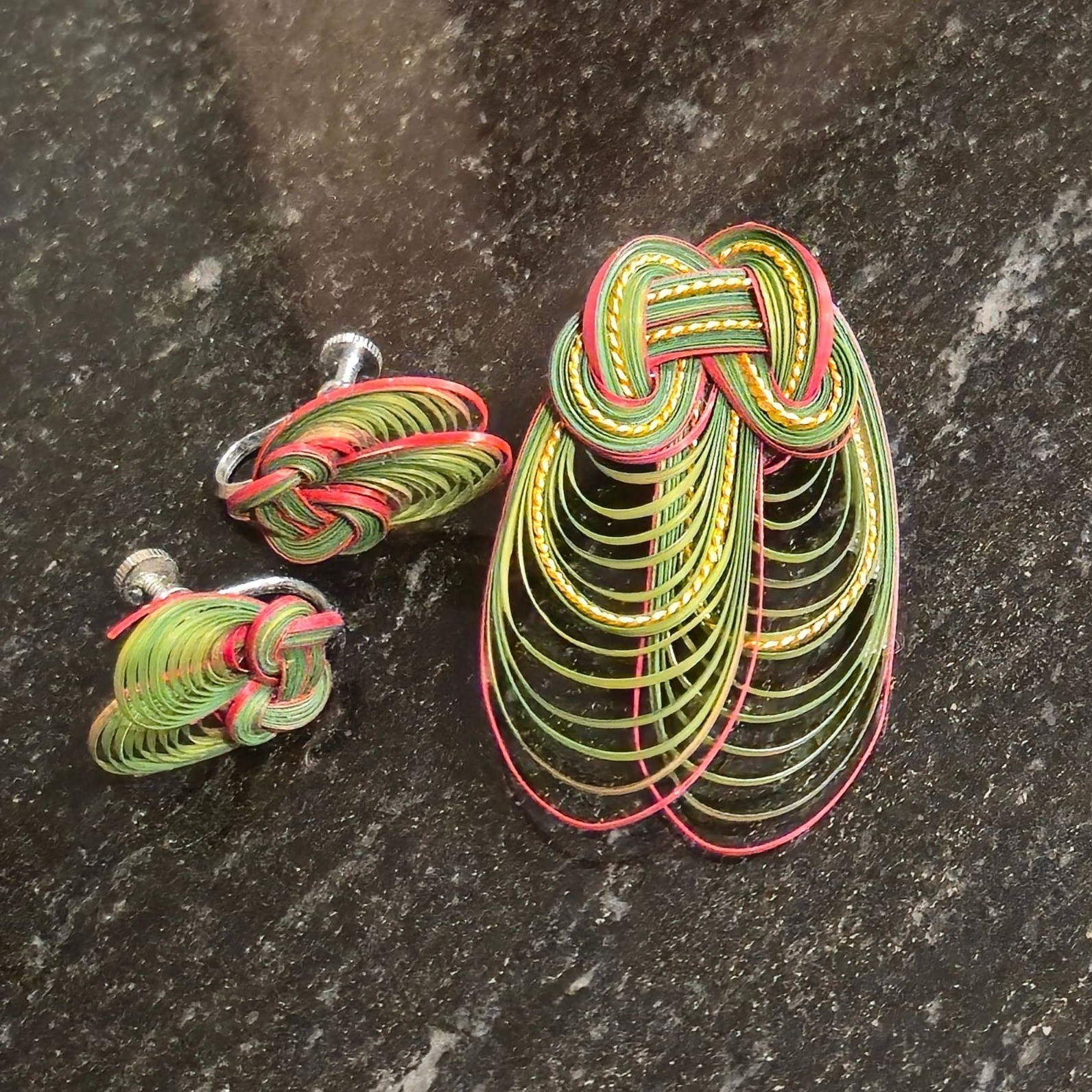 Vintage Handmade Bamboo Jewelry Pin & Screw On Earrings Taiwan natural Jewelry