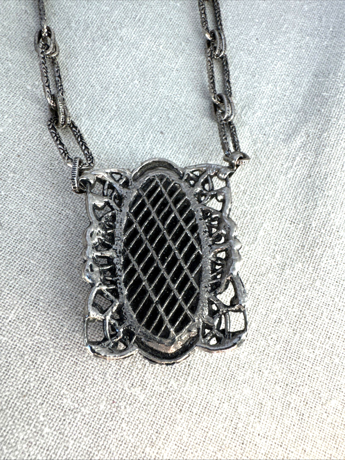 Brutalist Modernist Romantic goth 1960s glitter confetti lucite Necklace Jewelry