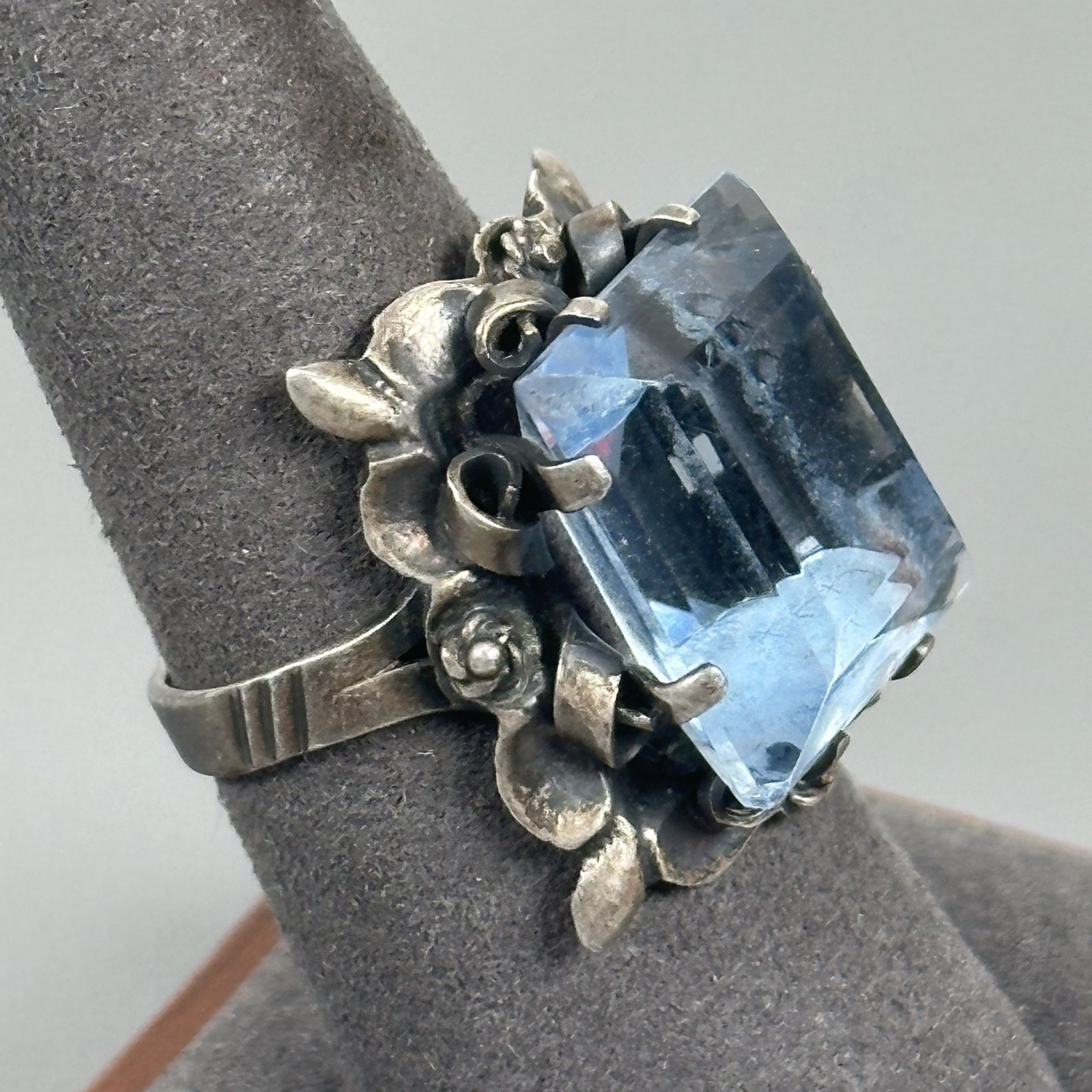 1940-70s Taxco Mexico Floral Sterling Silver Blue Crystal Glass Adjustable Ring