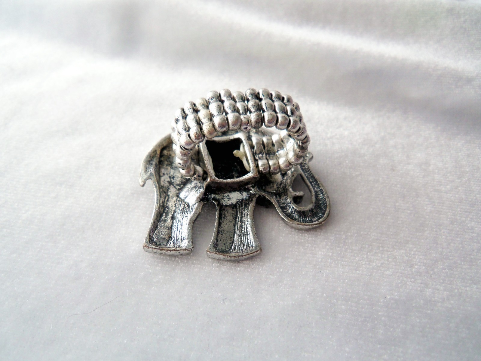 Vintage Crystal Rhinestone Accents Silverton Filigree Elephant Stretch Band Ring