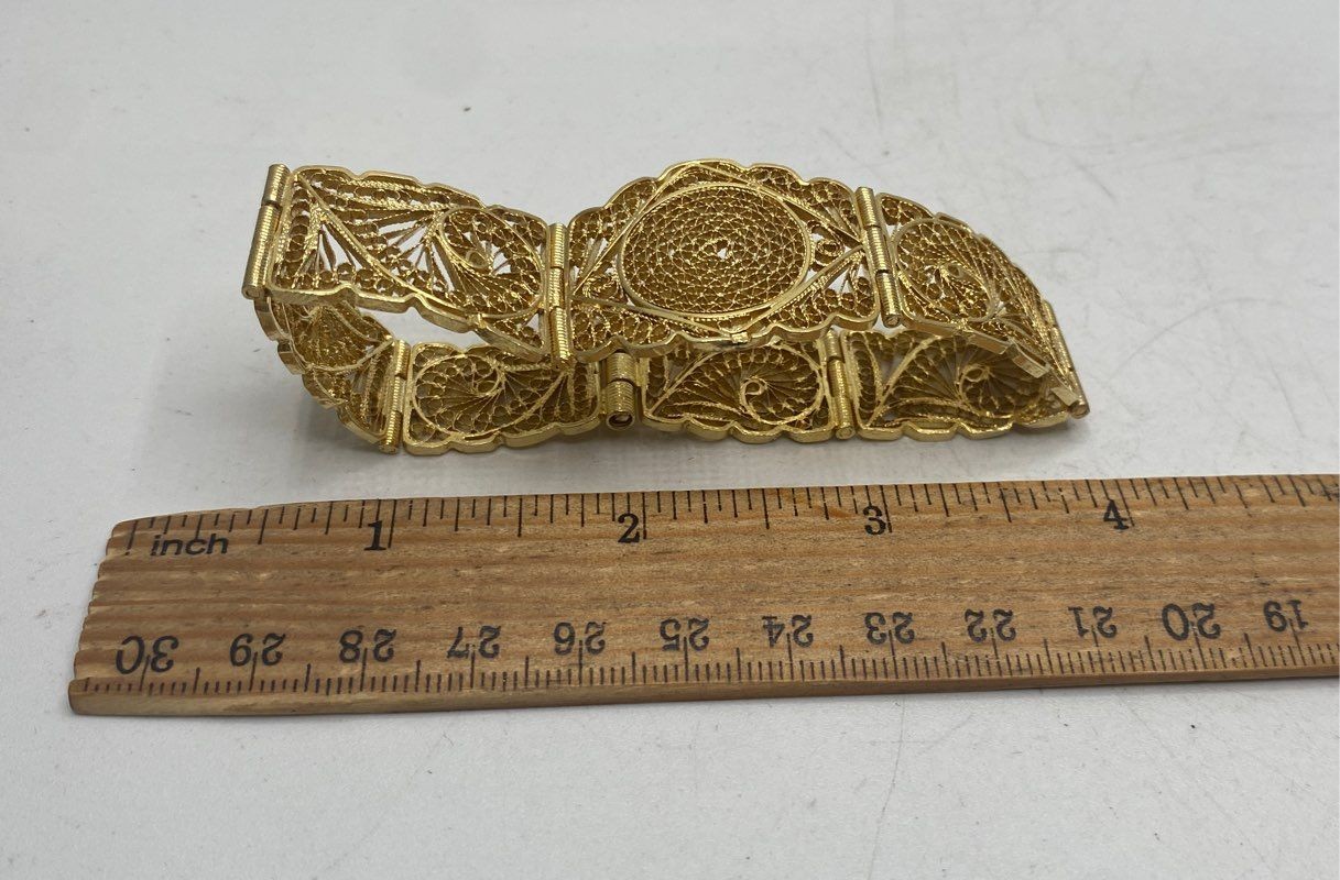 Vintage Gold Tone Intricate Filigree Panel Bracelet Cannetille Style 7.5″