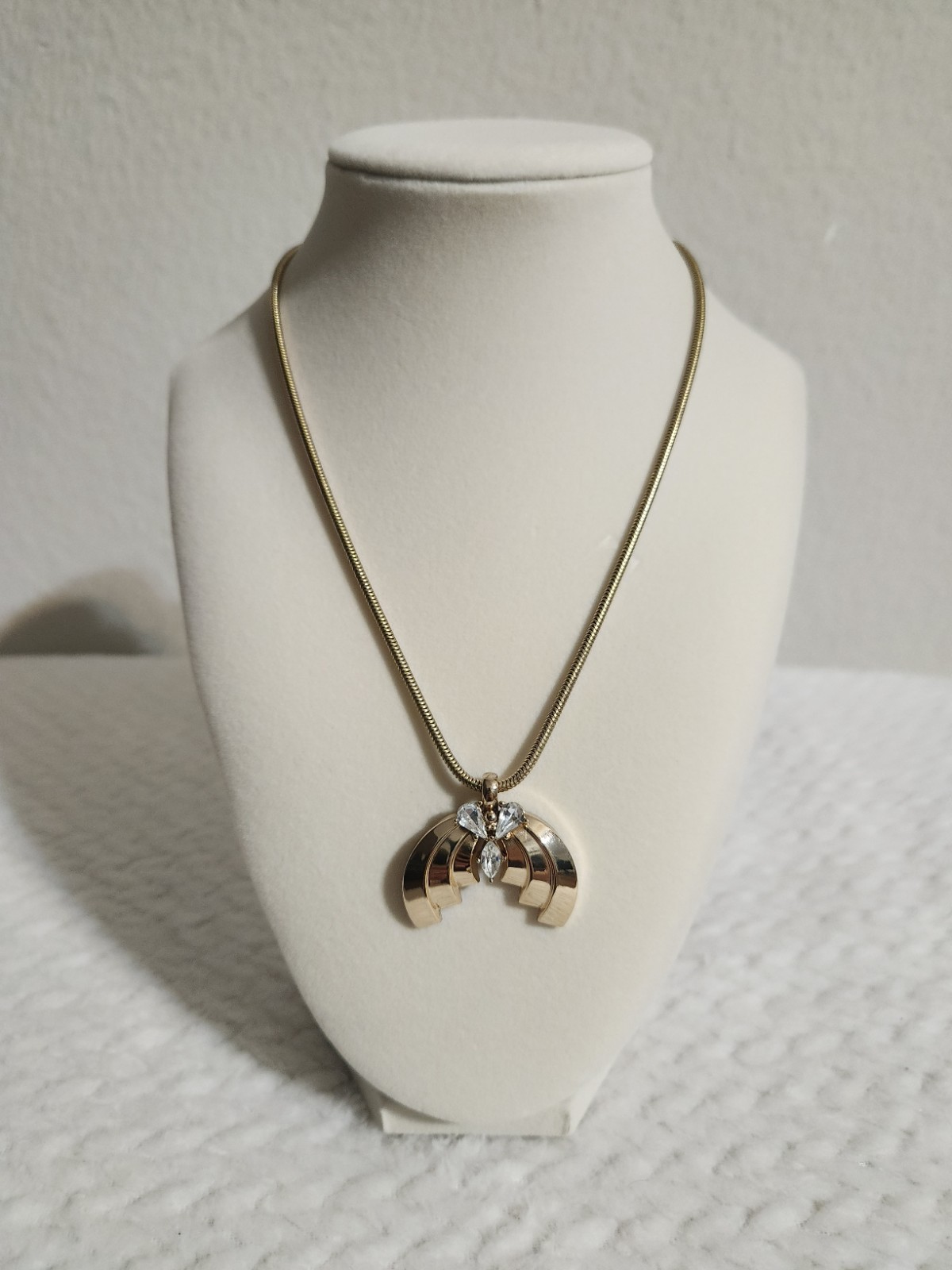Christian Dior Vintage Gold Tone Costume Necklace Pendant Rhinestones 15-17”