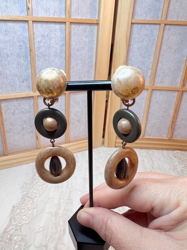 Vintage Wooden Circle Earrings Clip ON Modernist Style Brown Lightweight 3″L
