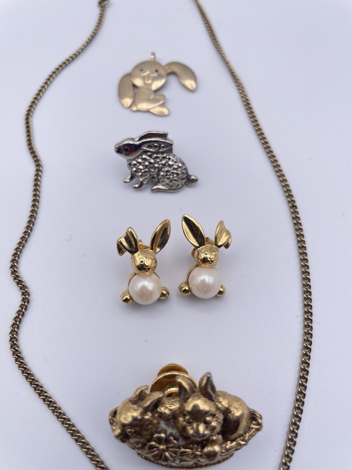 Mixed Vtg Rabbit Avon Unbranded Jewelry Lot Earrings Chain Necklace Brooch Pins