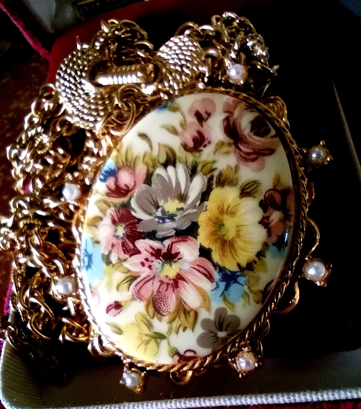 Vintage MIXED JEWELRY “HEARTS AND FLOWERS” PENDANTS ,BROOCHES, NECKLACE,RINGS.