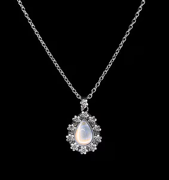 Vintage Bohemian Style Water Drop Flower Pendant Necklace