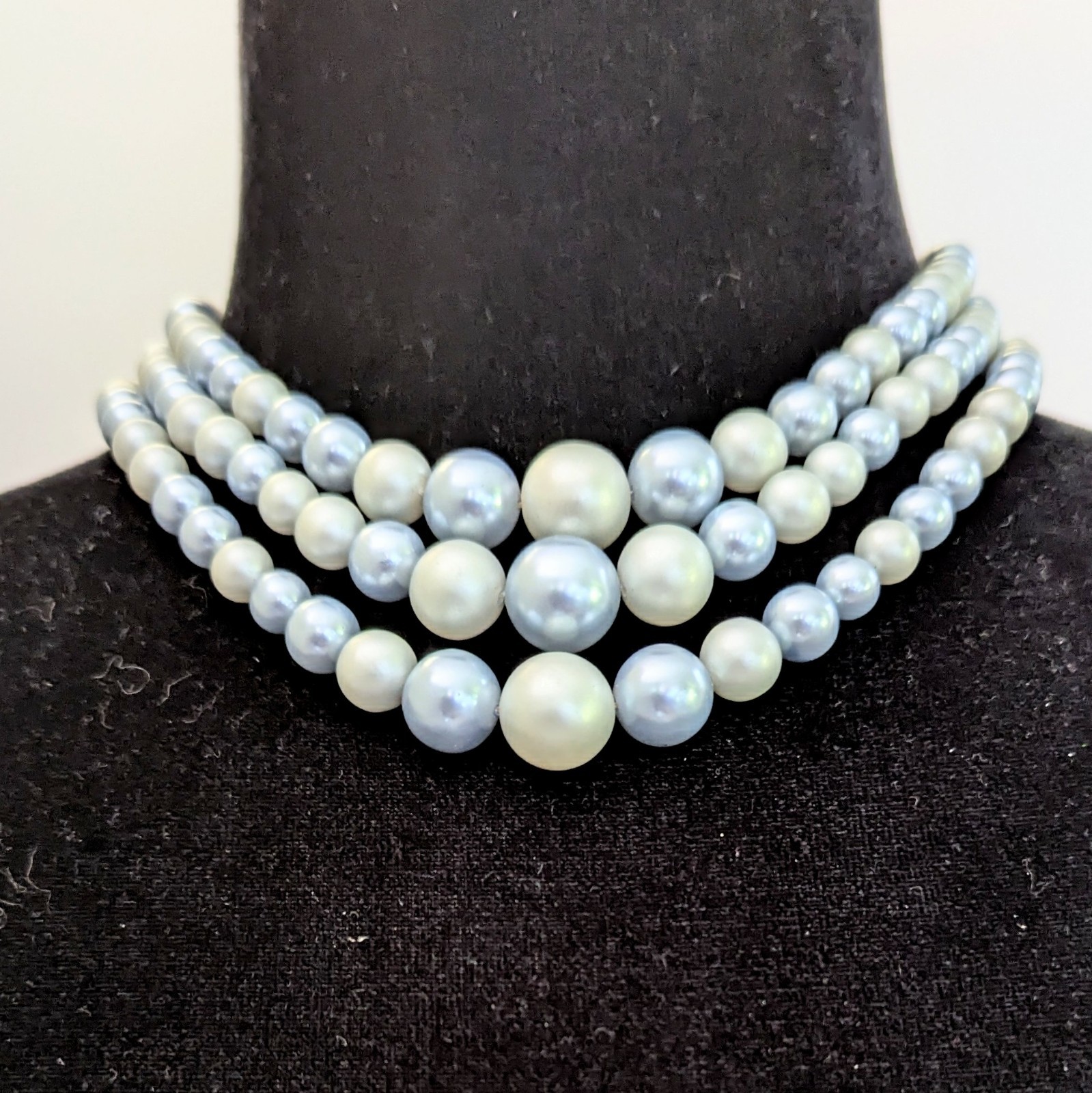 1960’s Faux Pearl 3 Strand Blue White Bead Choker Vintage Necklace Japan 15″-17″