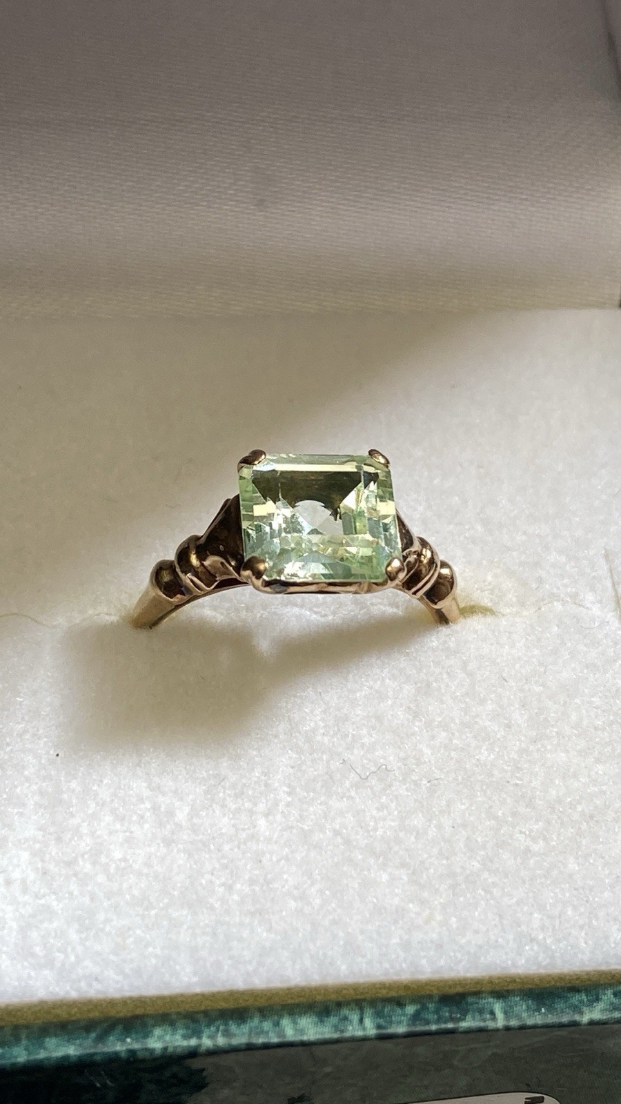 ANTIQUE 10K YELLOW GOLD URANIUM LIME GREEN SPINEL GEMSTONE RING size 6 ~ 1.7 g