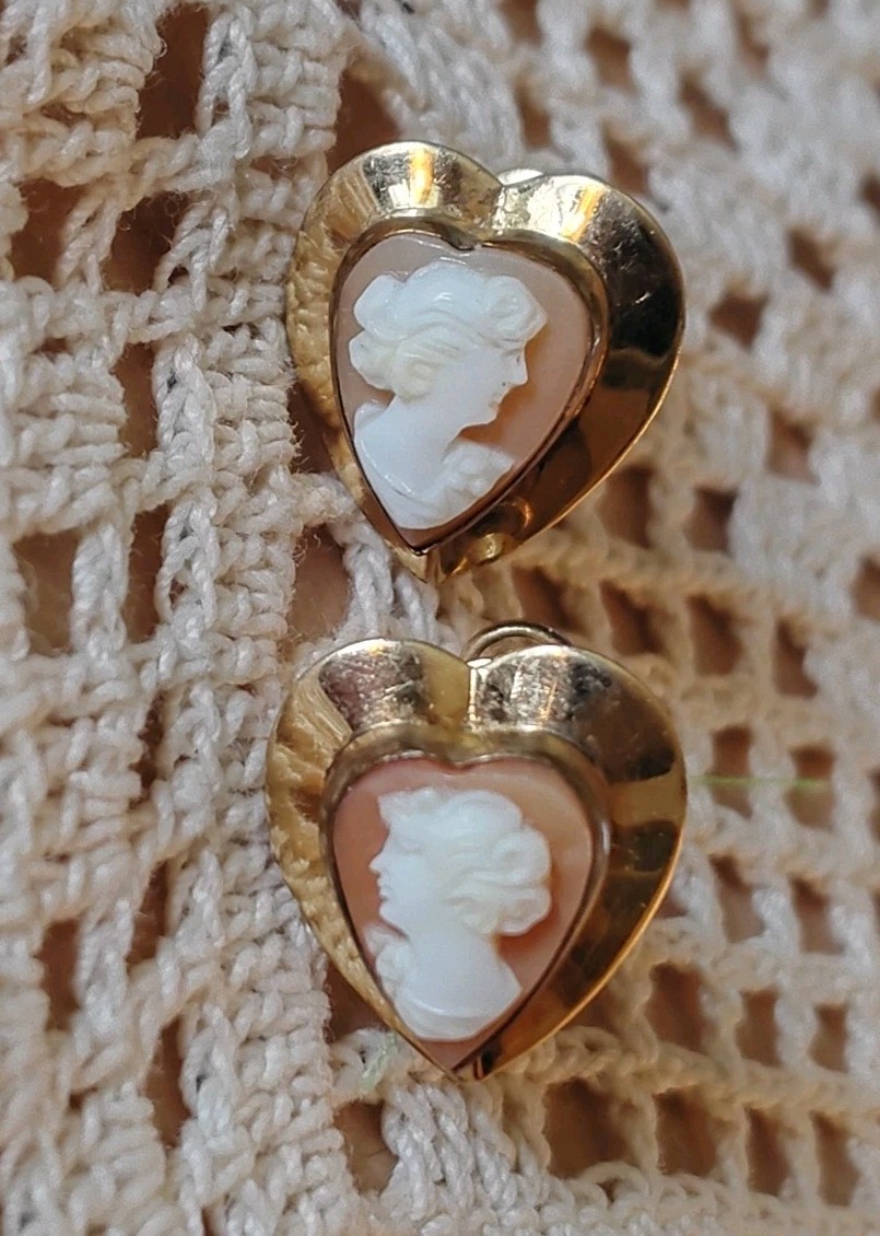 Vintage CM 12Kt GOLD Filled 1/120 Heart Shape CAMEO Screwback Earrings