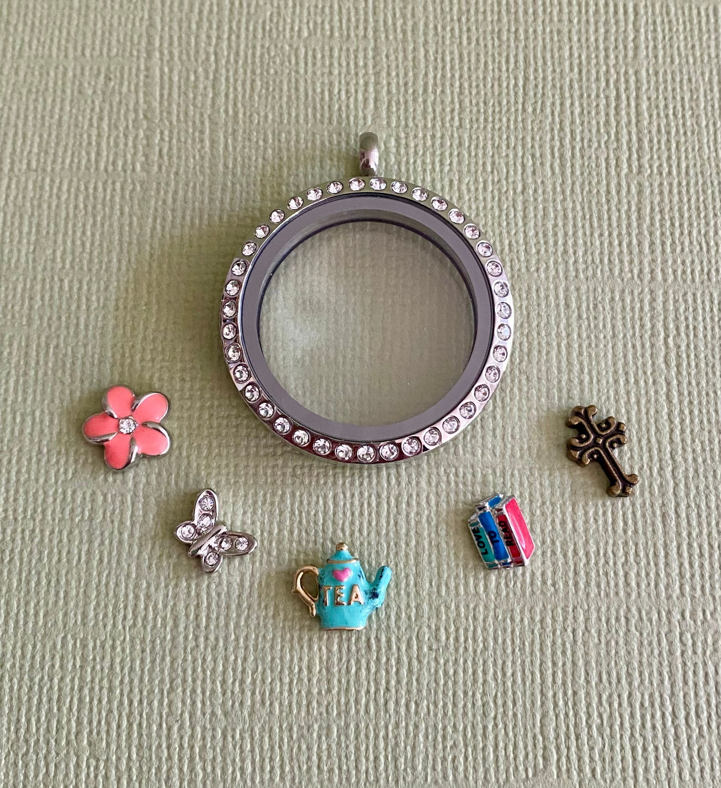 Origami Owl Locket & Charms – No Chain Includes 13 Charms/Crystals Total NK498
