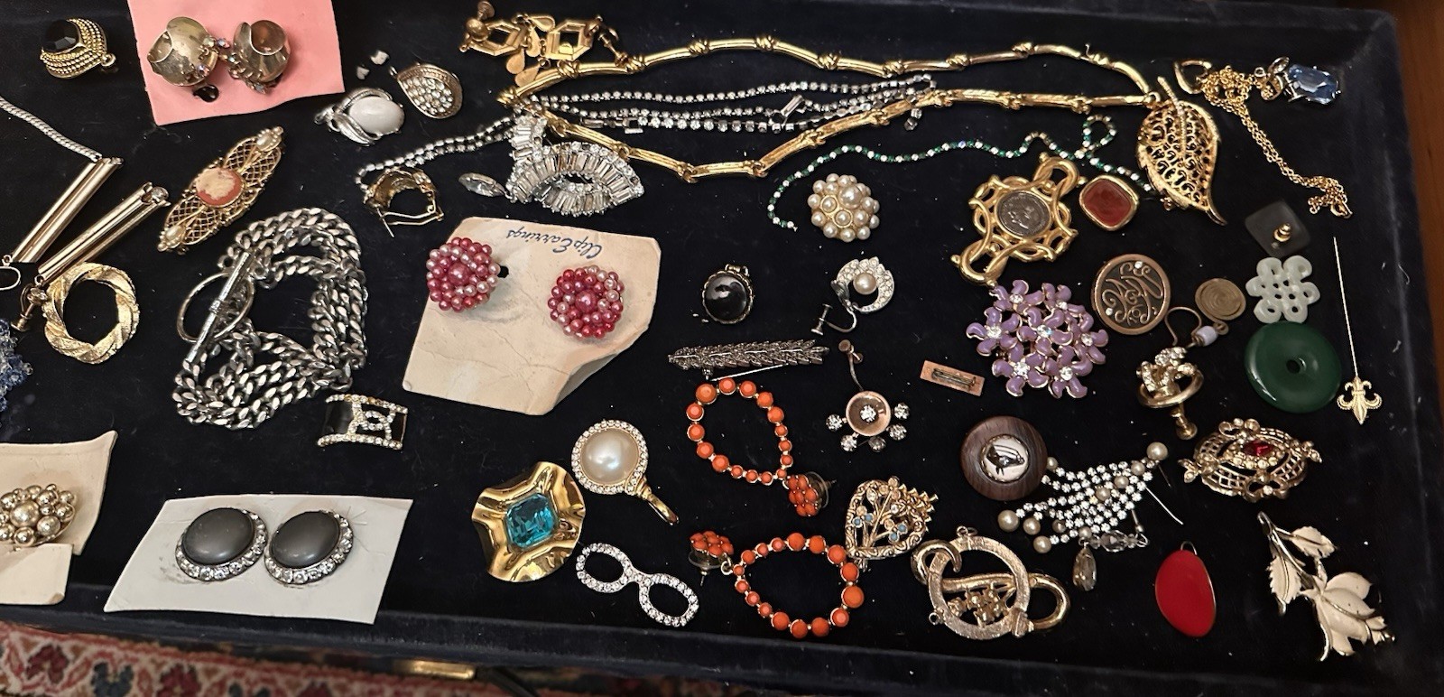 Vintage & Retro Mixed Costume Jewelry Lot: 60s-80s Flowers, Crystal, Rhinestone