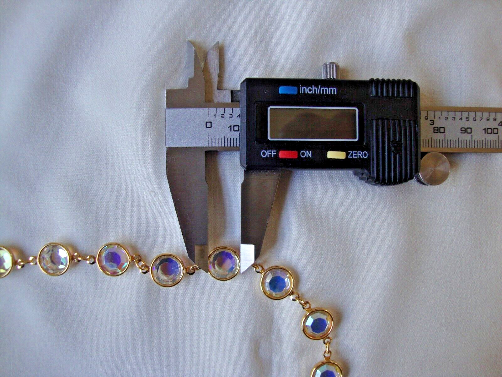VINTAGE AUSTRIAN CRYSTAL BEZEL SET LARGE AURORA CRYSTALS GOLD TONE 34″ NECKLACE