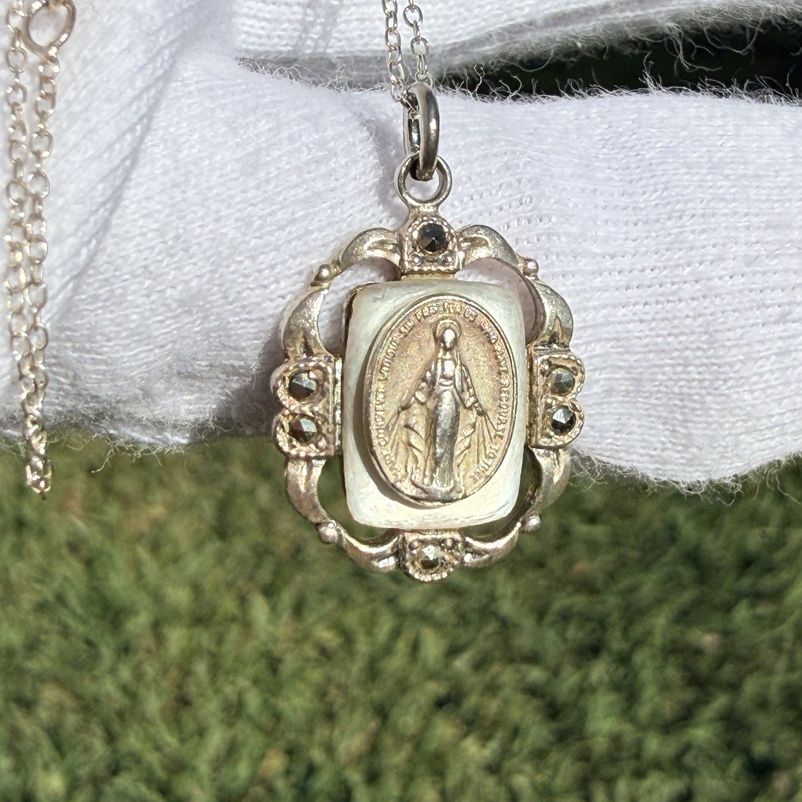 Vintage THEDA Sterling Silver Virgin Mary Miraculous Medal Pendant Necklace
