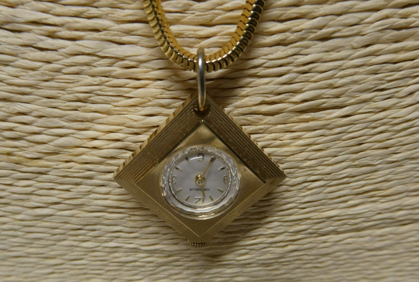 VTG Caravelle 24″ Necklace Pendant Watch Women Gold Tone Square Case Manual Wind