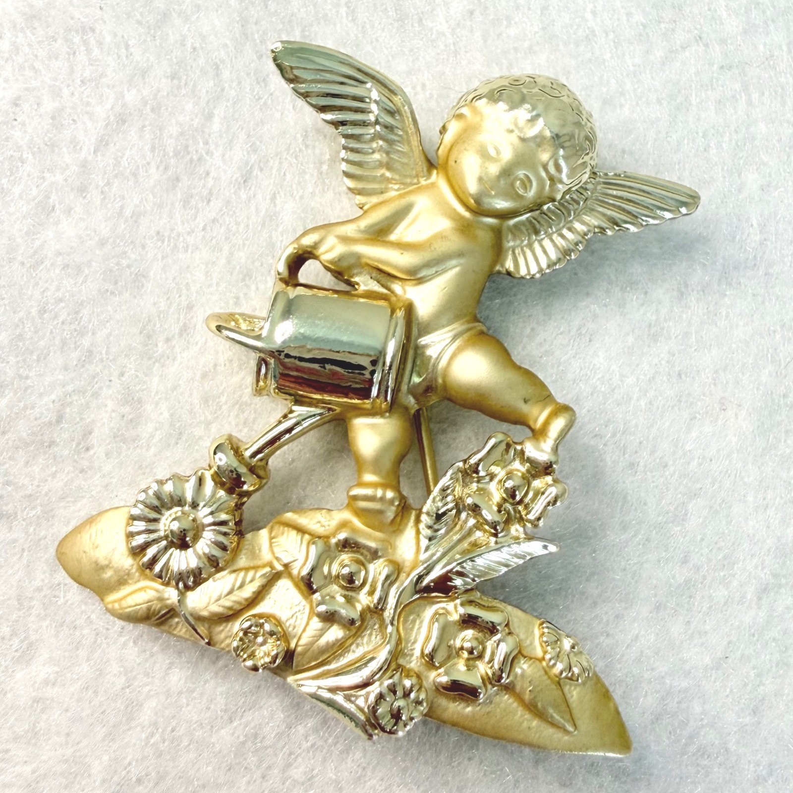 VTG AJMC Angel Cherub Gardening Brooch Gold Tone Watering Can Floral Pin
