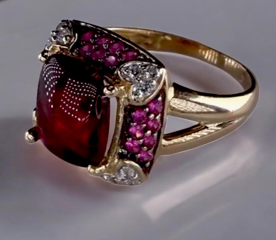 14K Gold gorgeous Garnet,Safire & Diamonds Ring MEDA size 6.25, 5g approximately