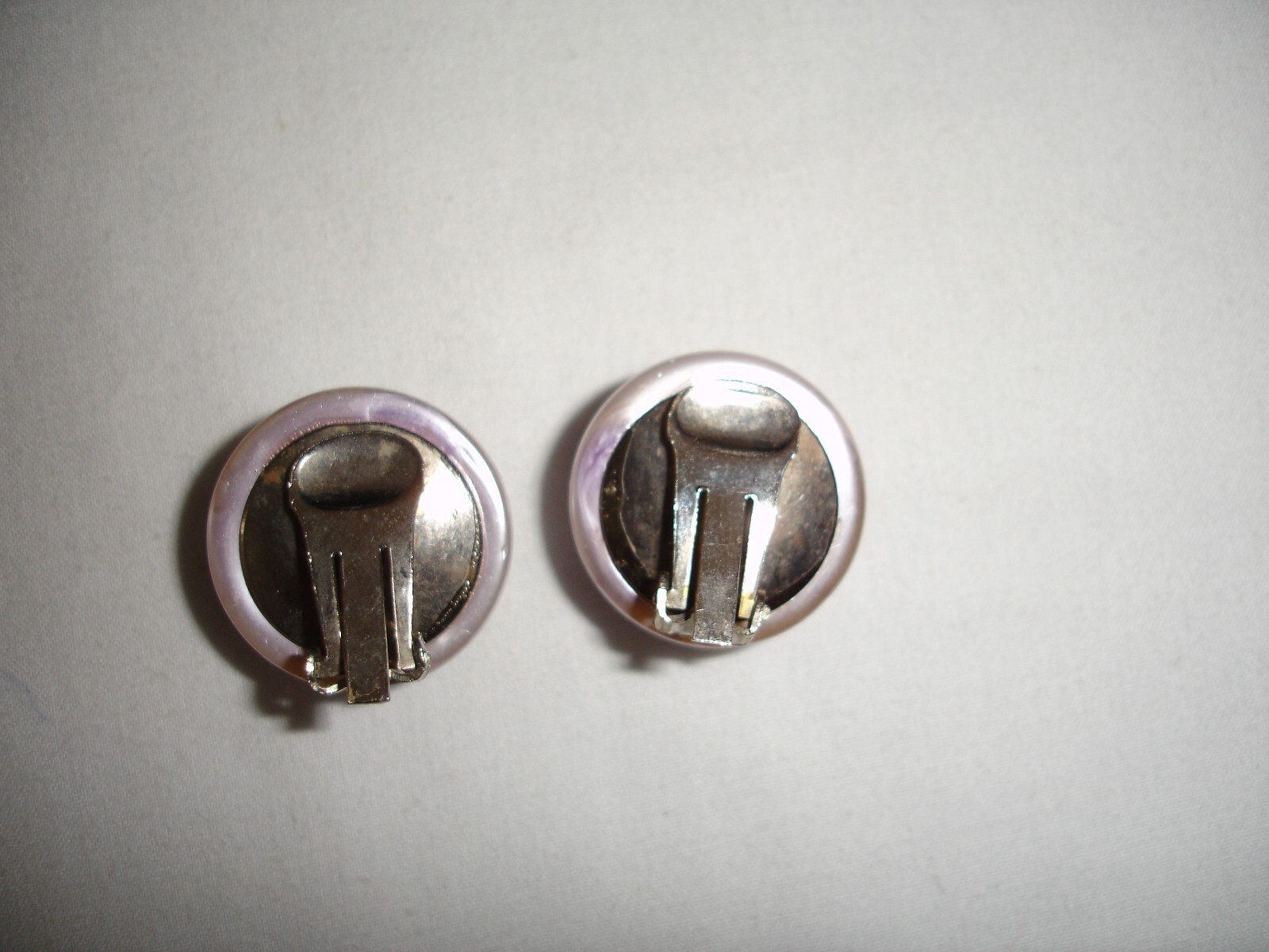 VTG.COSTUME JEWELRY,UNSIGNED SILVERTONE & PINKISH FAUX PEARL CLIP ON EARRINGS