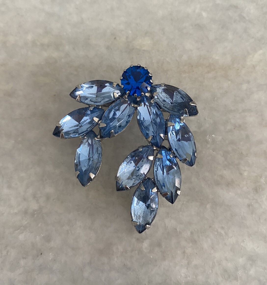 Gorgeous Vintage Blue Rhinestones Clip On Earrings And Brooch Pin Set