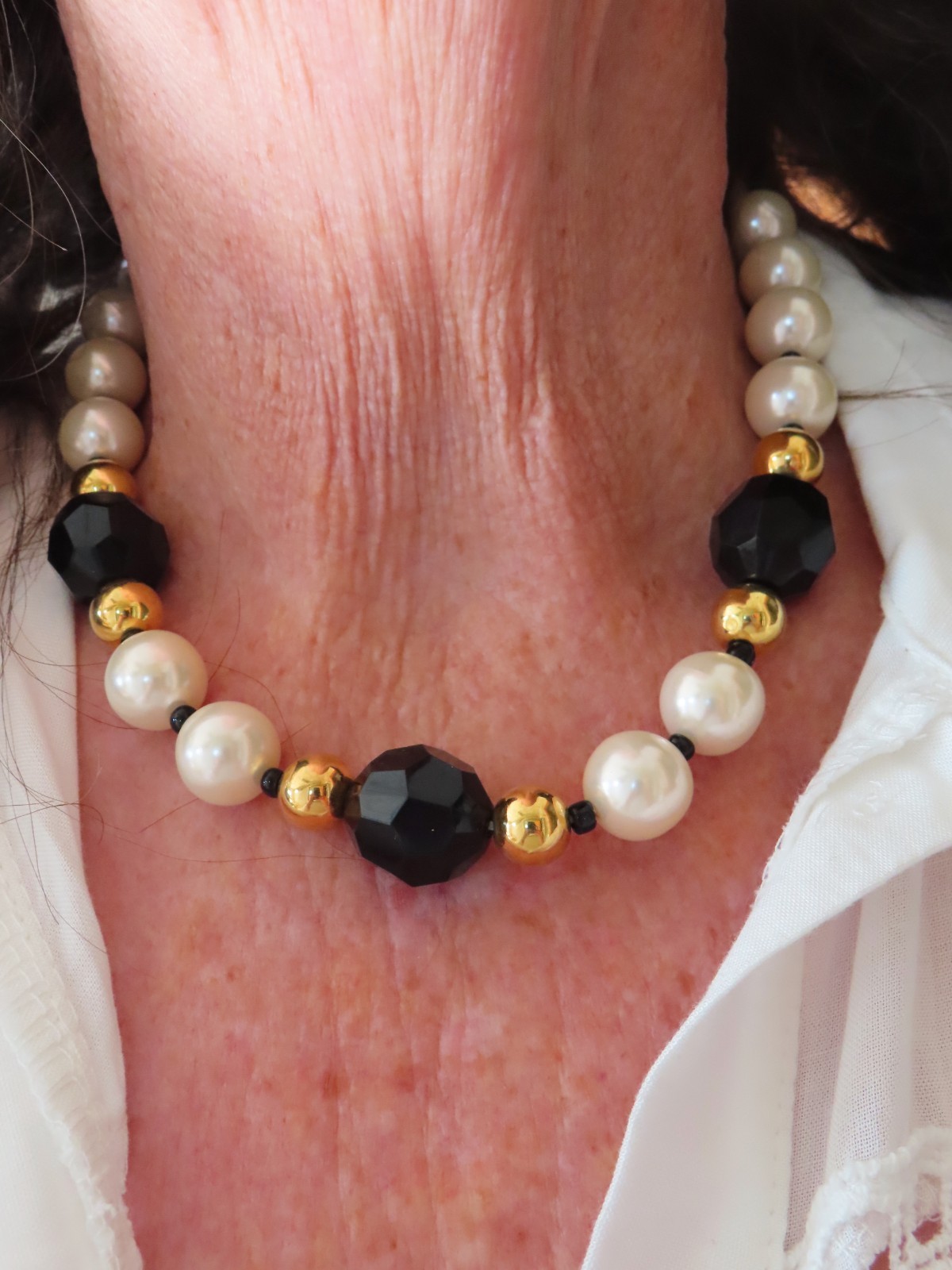 Vintage AVON 1986 “5th Avenue Necklace” Faux Pearl & Black Beads