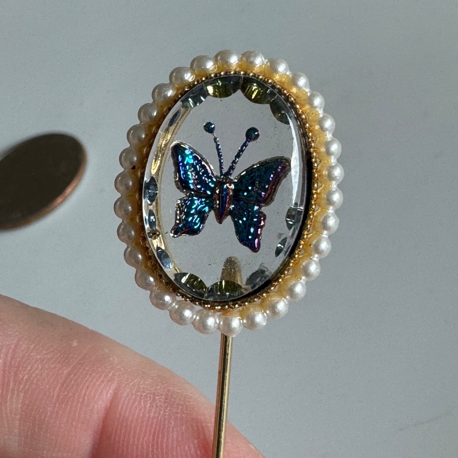 Vtg Reverse Carved Iridescent Blue Butterfly Pearl Edge Oval Stick Pin Jewelry