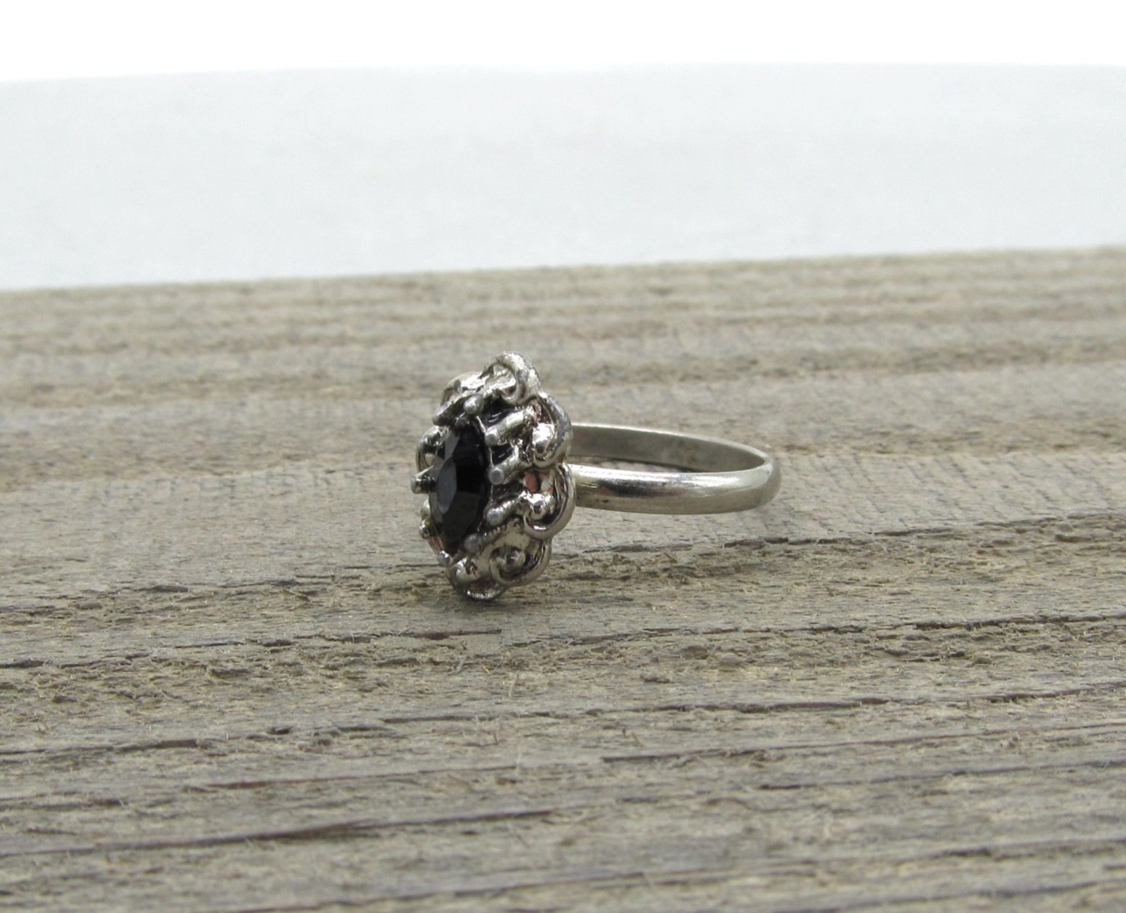 Vintage Adjustable Ring Signed Vogue Silver Tone Faceted Stone Ornate Setting