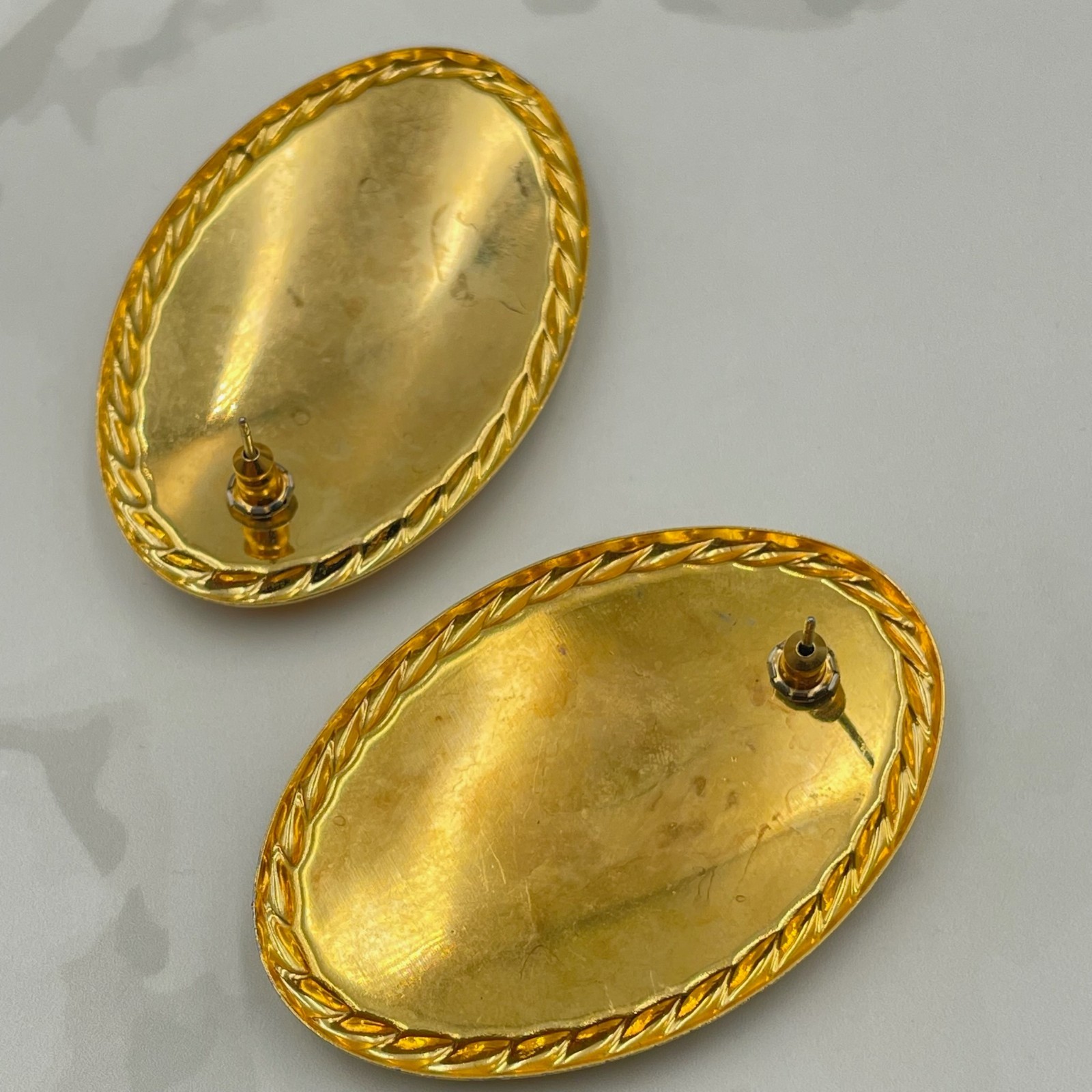 Vintage VTG Swirl Enamel Gold Tone Clip-On Earrings Peach Brown Cream Oval