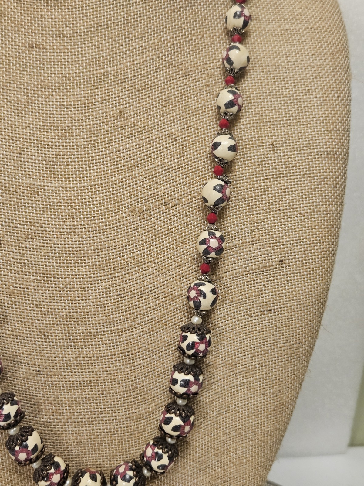 HANDMADE BEADED NECKLACE 28″ FLORAL VINTAGE ORNATE TOGGLE CLOSURE BEAUTIFUL