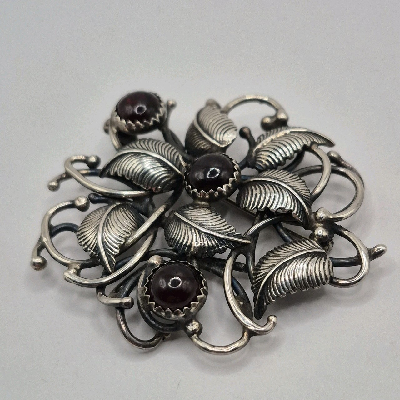 Vintage Sterling Silver 925 Leaf Nature Dark Red Garnet Cabs Filigree Pin Brooch