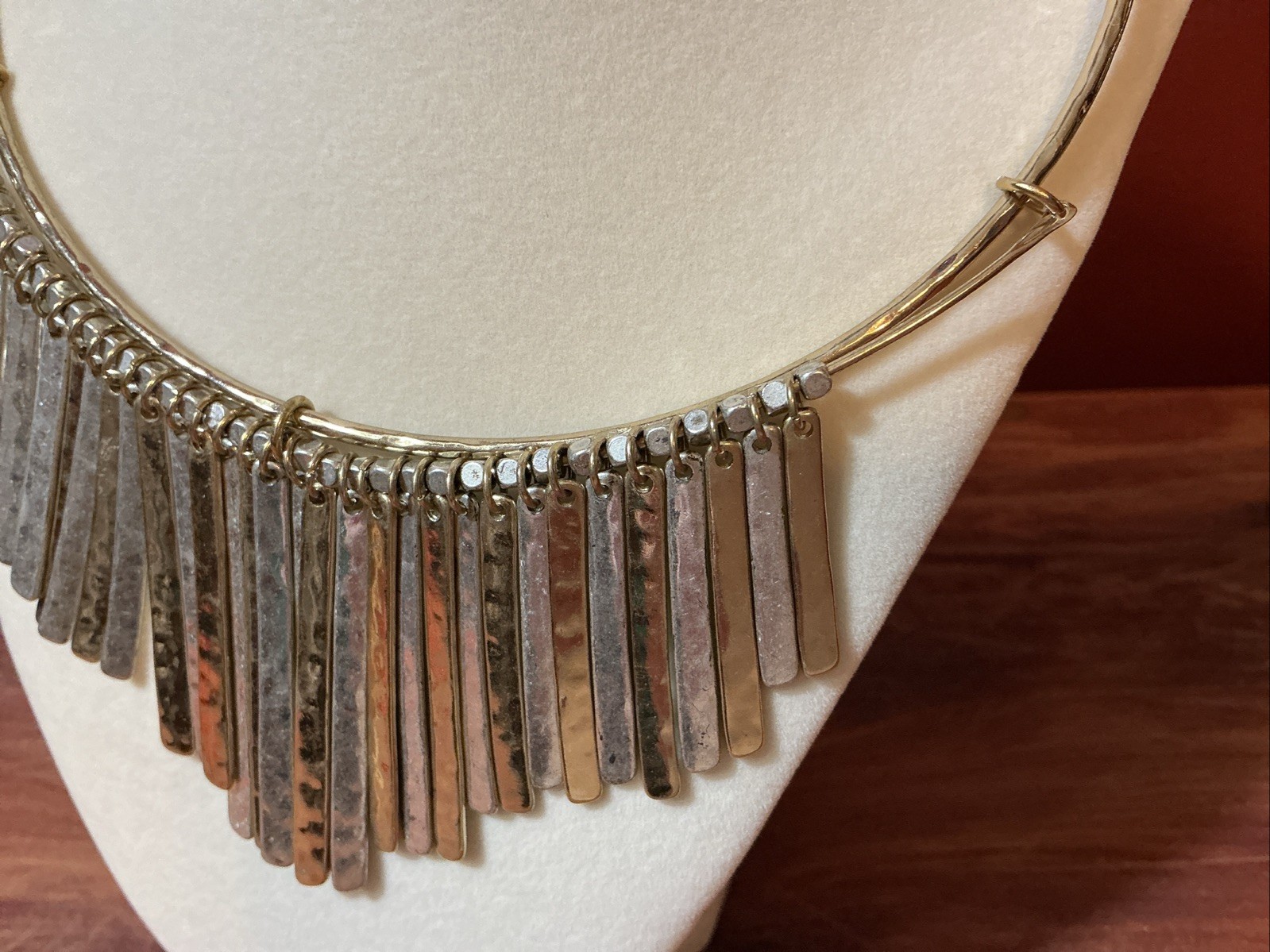 RLM Robert Lee Morris Signed Vintage Silvertone Fringe Bib Style Necklace KB102