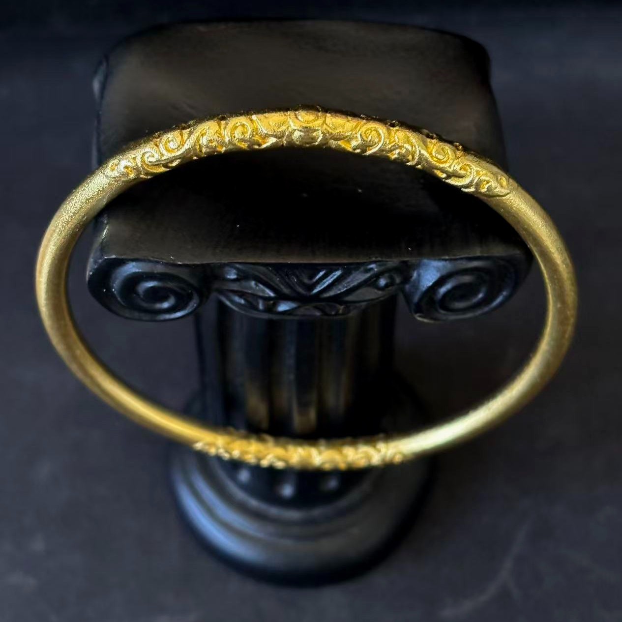 VTG Relief Floral Bangle Bracelet Gold-plated (NOT SURE) no mark, 7.8 inch
