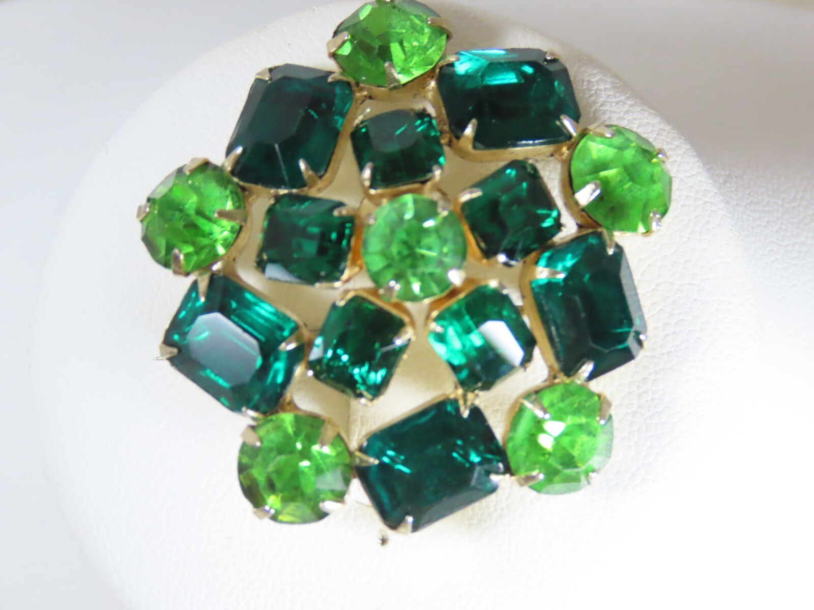 Rhinestone Brooch Vintage Light Dark Green Gold Tone Prong Stunning D1542