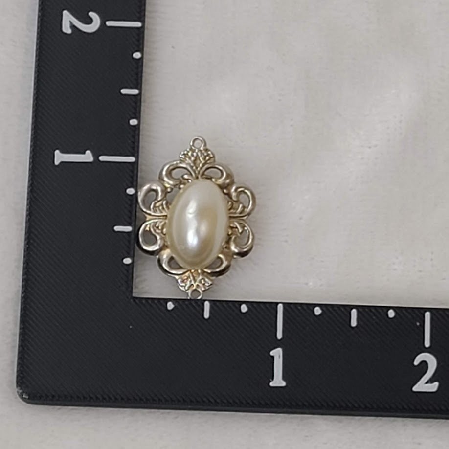 Vintage 60s-80s Brooch Pin Faux Pearl Oval Cabochon Ornate Silver Tone Filigree