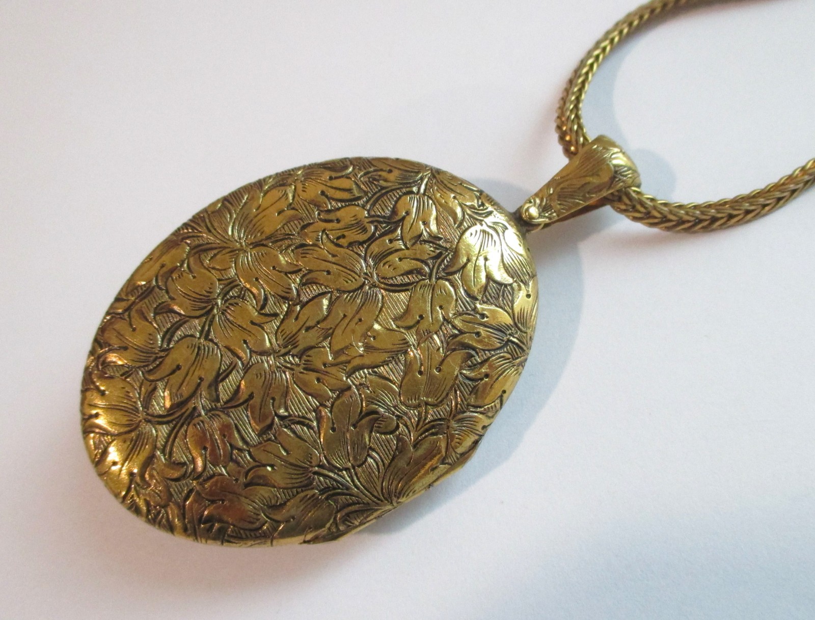 LARGE VINTAGE VICTORIAN REVIVAL LOCKET WHEAT CHAIN NECKLACE GOLD GILT BRASS