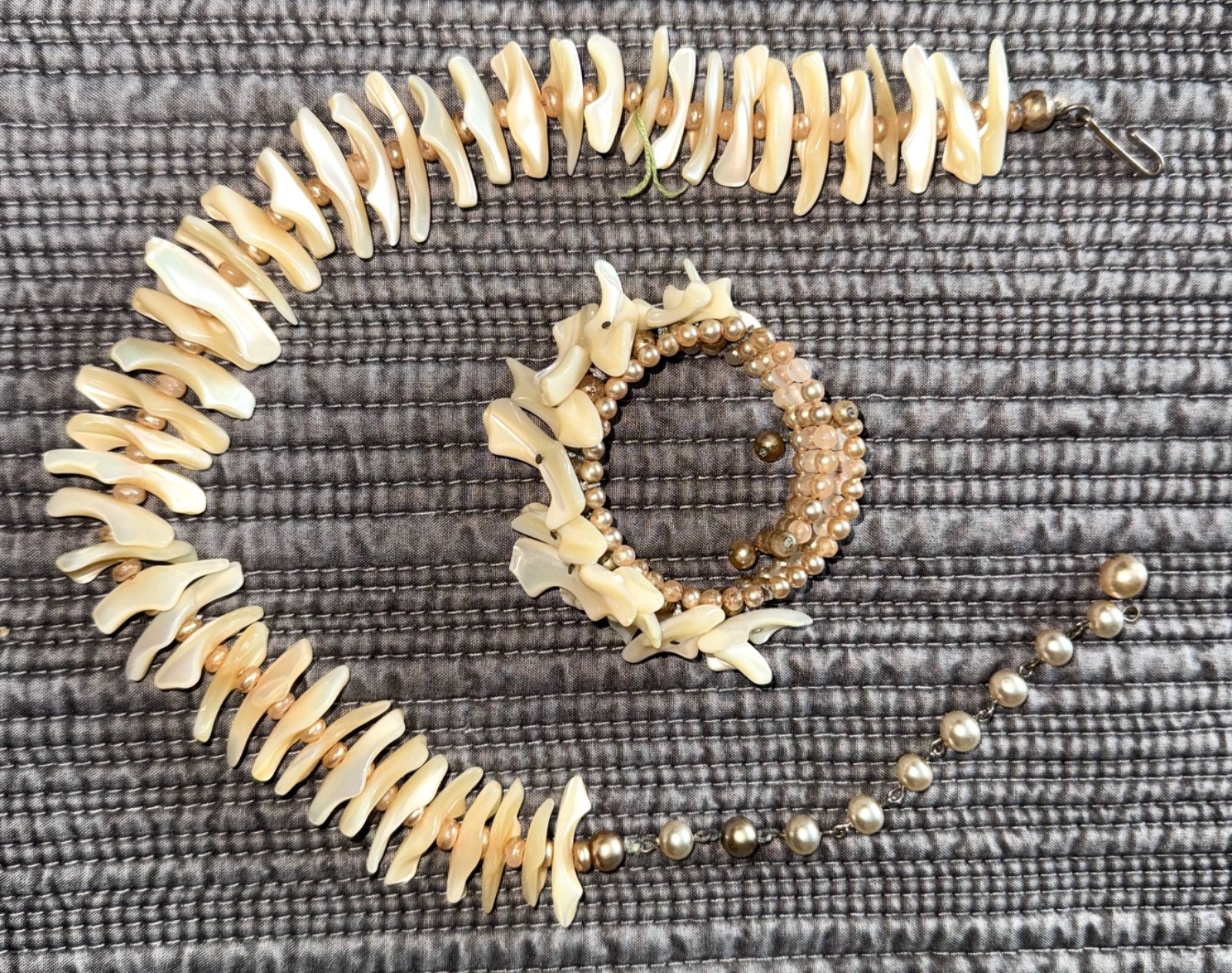 VINTAGE POLISHED NATURAL MOTHER OF PEARL SHELL SPIKES NECKLACE AND BRACELET SET