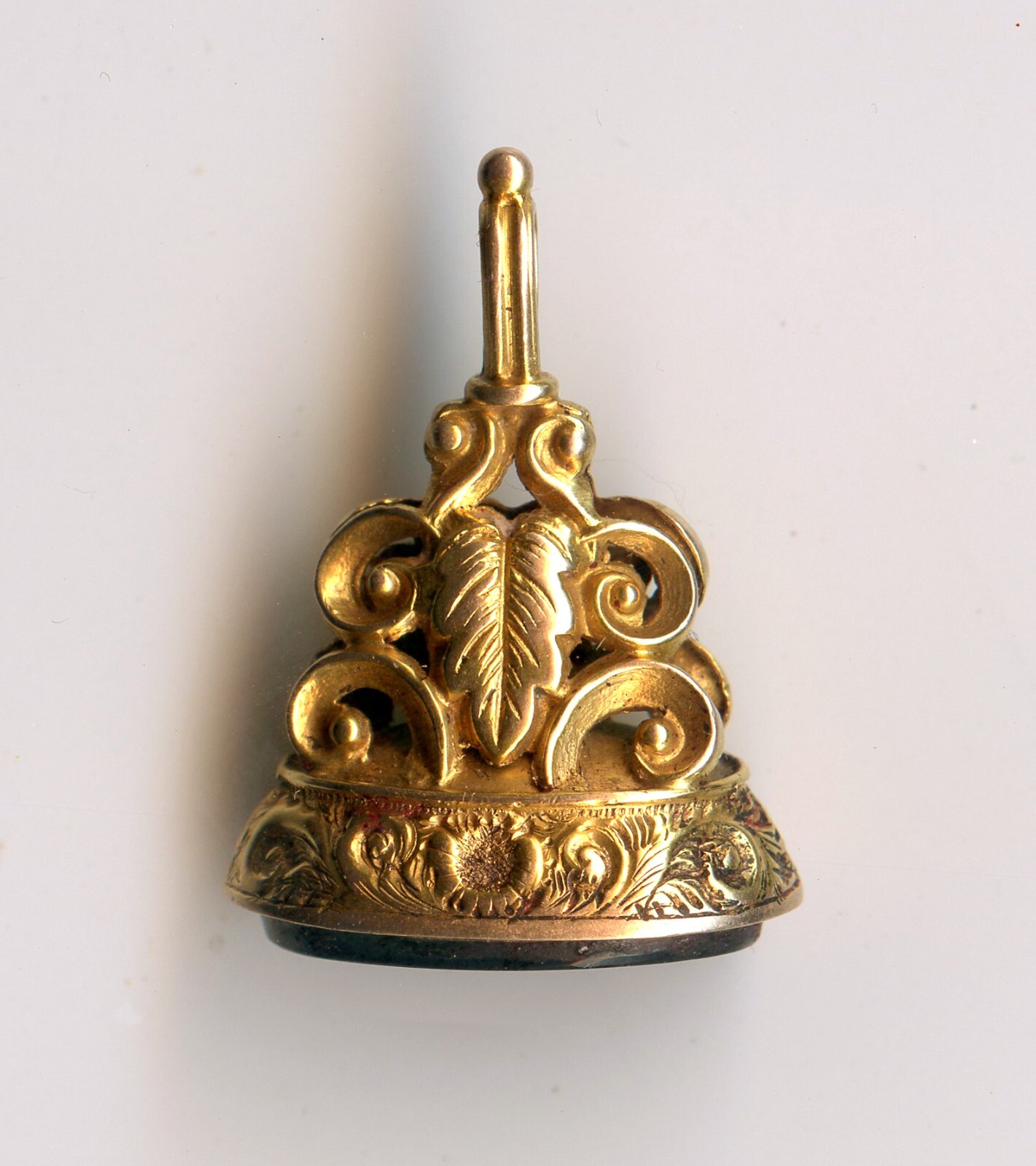 Elegant 1913 Birmingham 9 Karat gold Antique Fob Seal Pendant with Onyx Stone