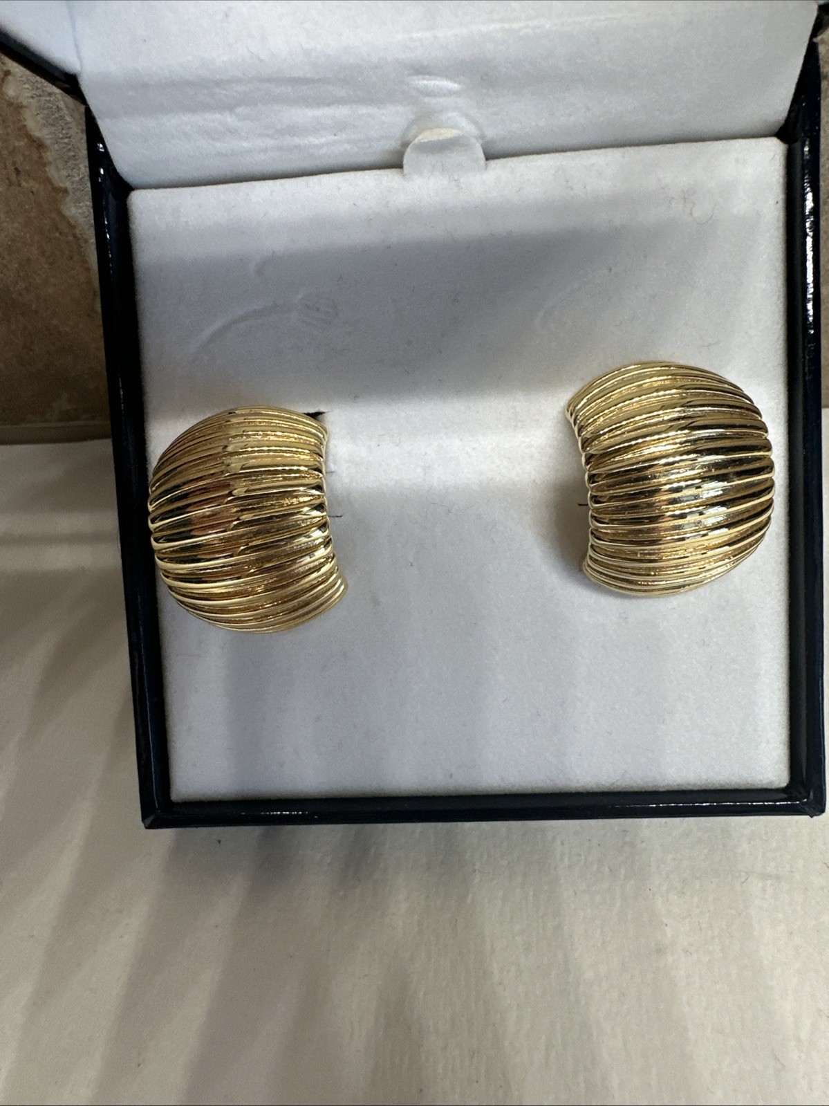 NIB VINTAGE 1980’S BIJOUX GIVENCHY SIGNED RIBBED DOME CLIP ON EARRINGS DESIGNER