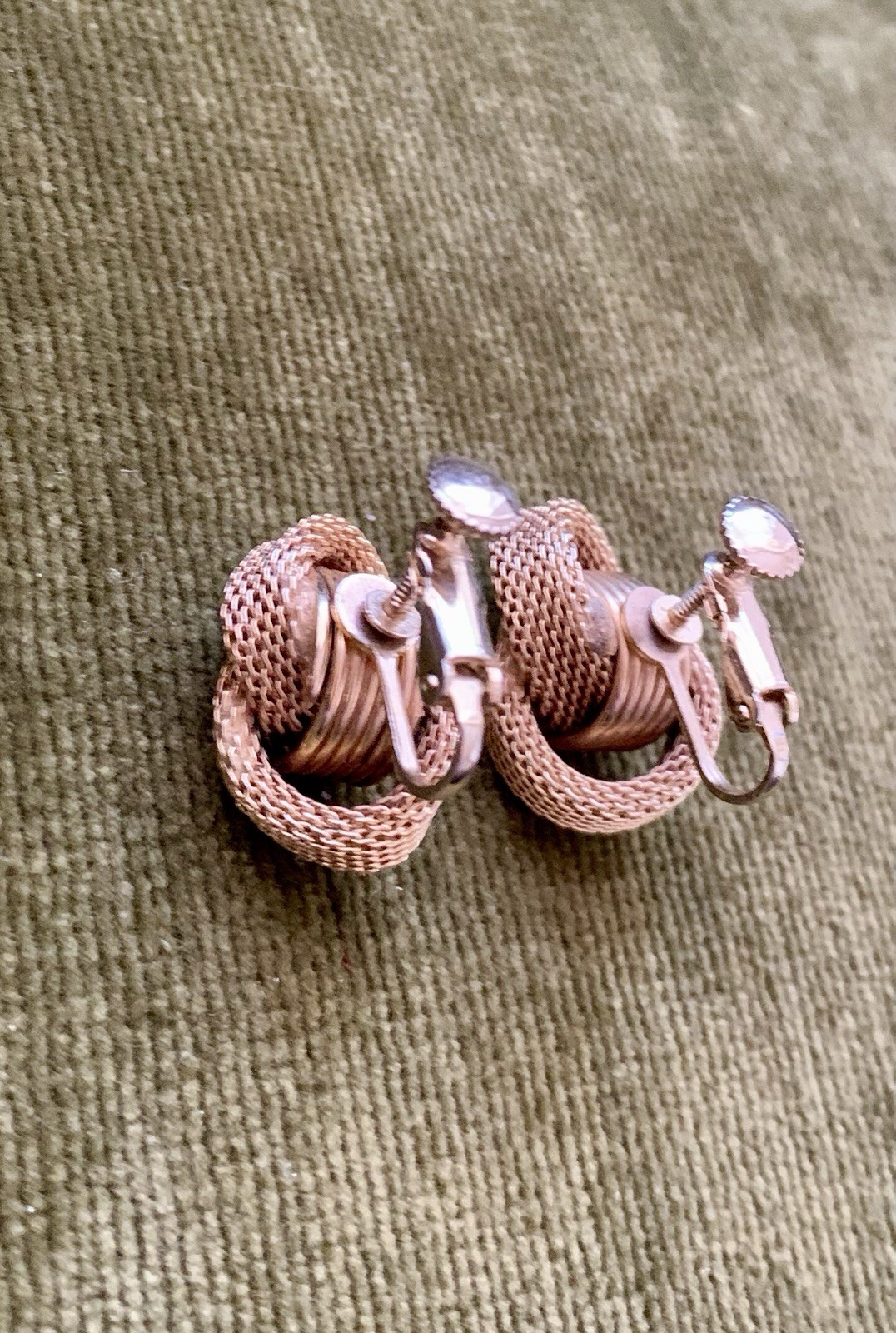 Vintage Gold-Tone Mesh Love Knot Screw Back Clip On Earrings