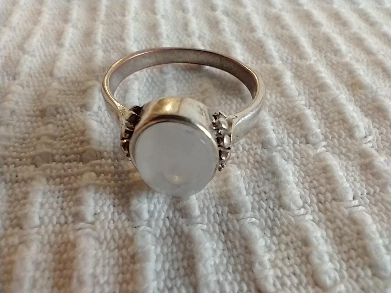 VINTAGE OVAL OPAL FINGER RING SZ 8.25~RUSTIC~ARTSY~ACRYLIC FACETED STONE