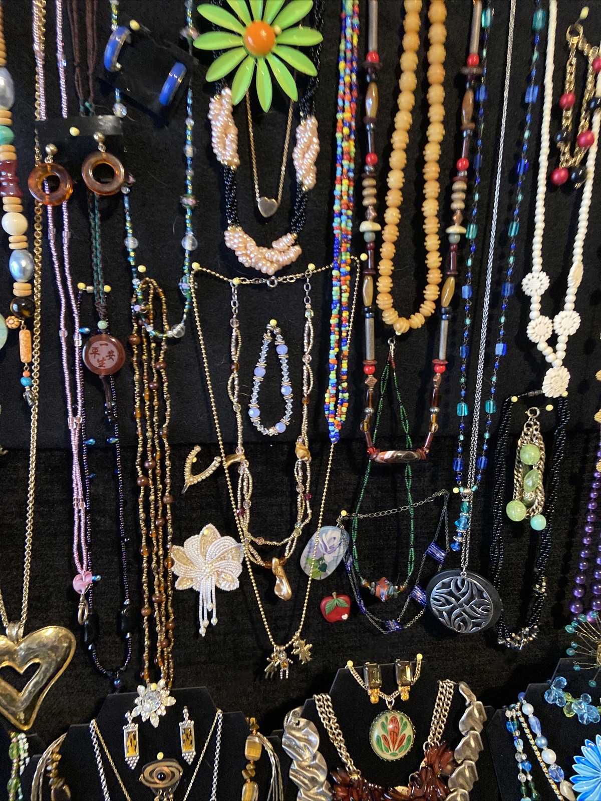 Fabulous 443 Piece Lot Of Vintage + Modern Fashion Costume Jewelry Nice Pieces