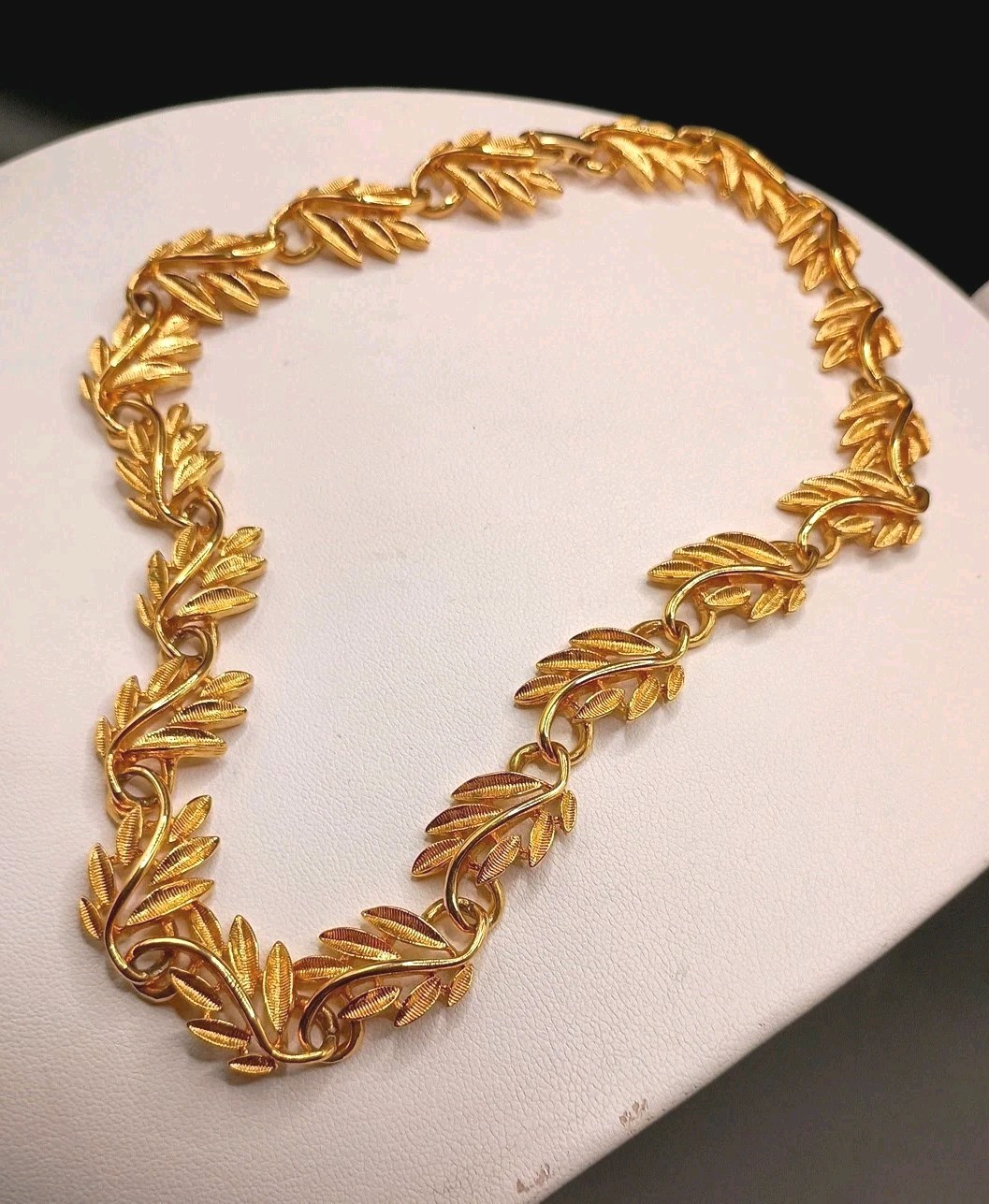 Vintage Napier Gold Tone Leaf Link Necklace Choker Collar 16.5 in Signed