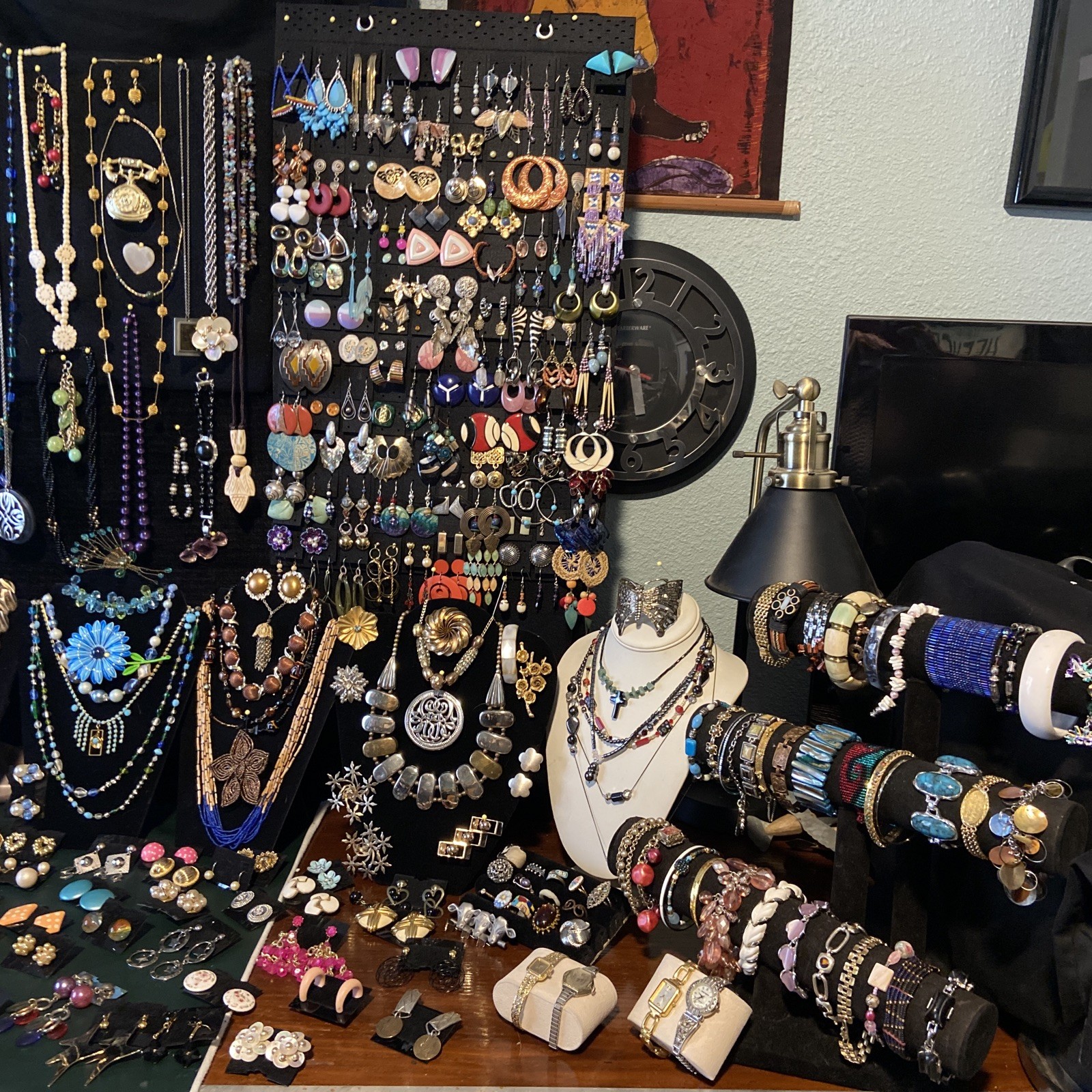 Fabulous 443 Piece Lot Of Vintage + Modern Fashion Costume Jewelry Nice Pieces