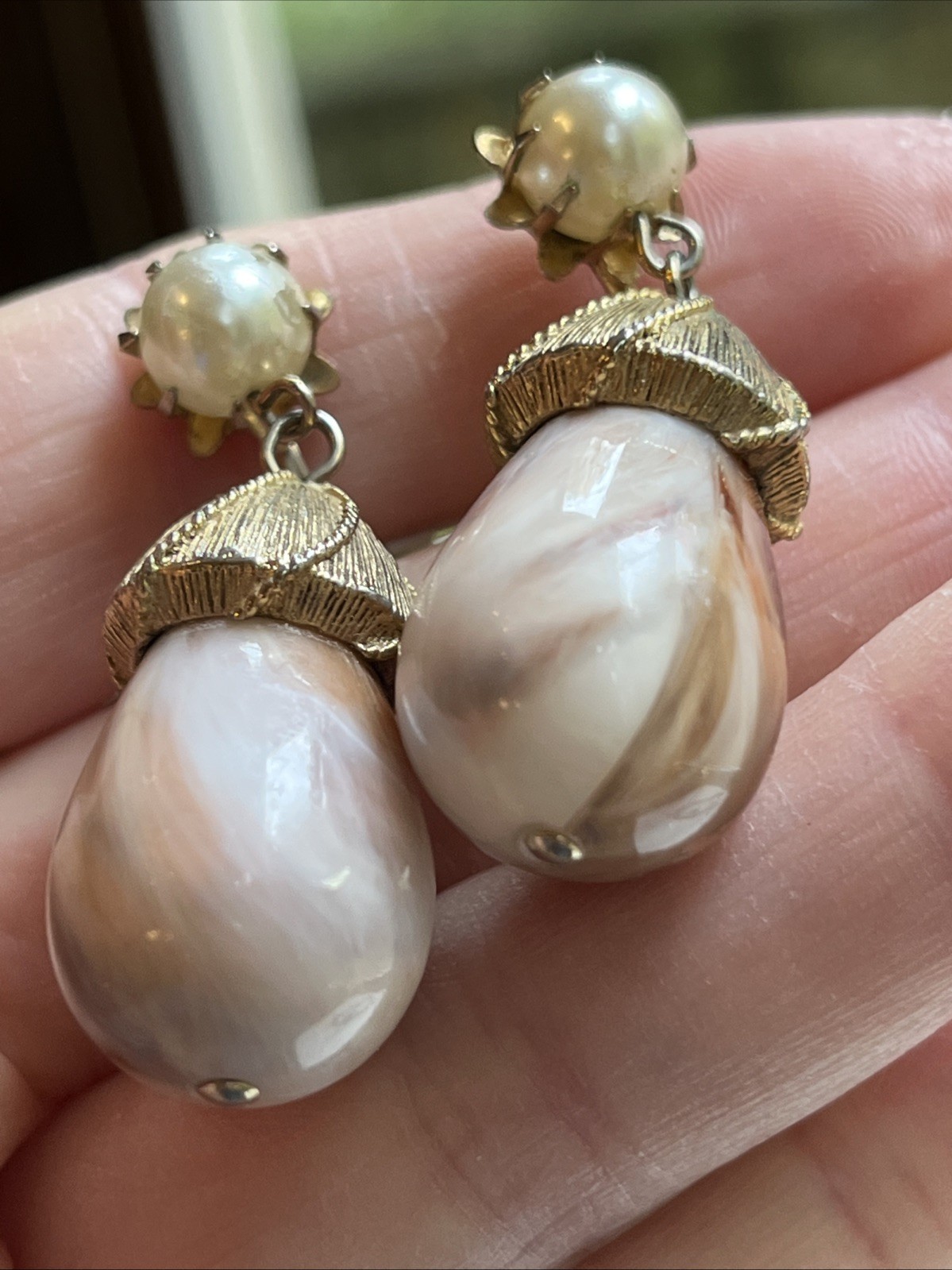 Vintage Classic Coro Dangle Drop Pearl Cabochon Swirled Lucite Clip On Earrings