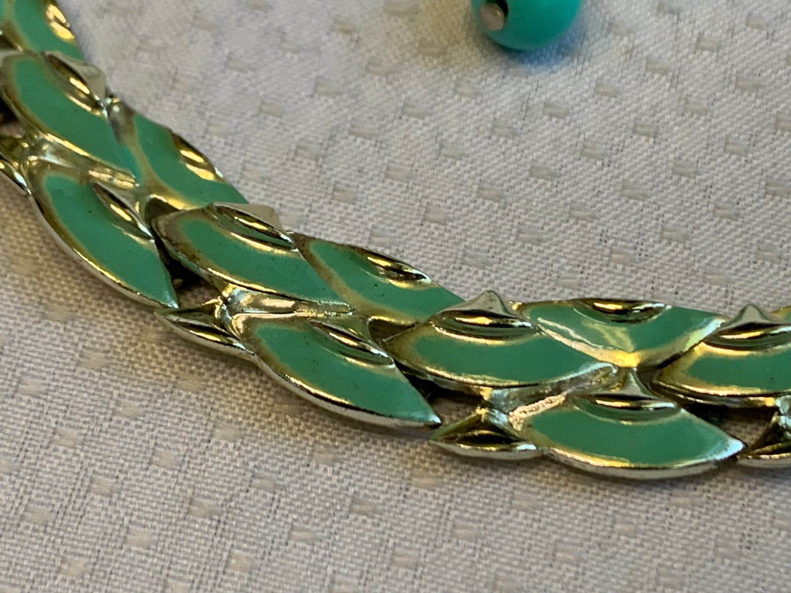 Vtg Coro Necklace 16.5″ Fashion Jewelry Sea Green Enamel Beaded Hook Clasp *READ