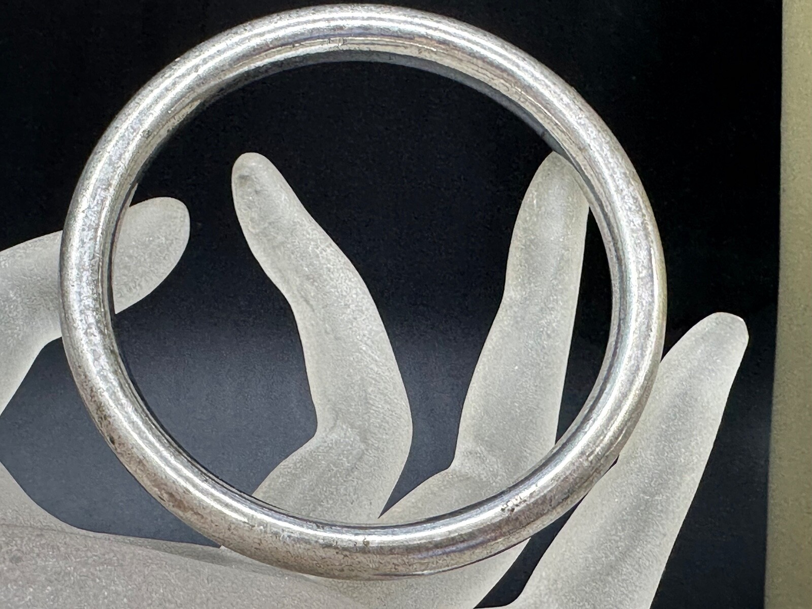 VINTAGE ESTATE STERLING SILVER CLASSIC ROUND BANGLE BRACELET