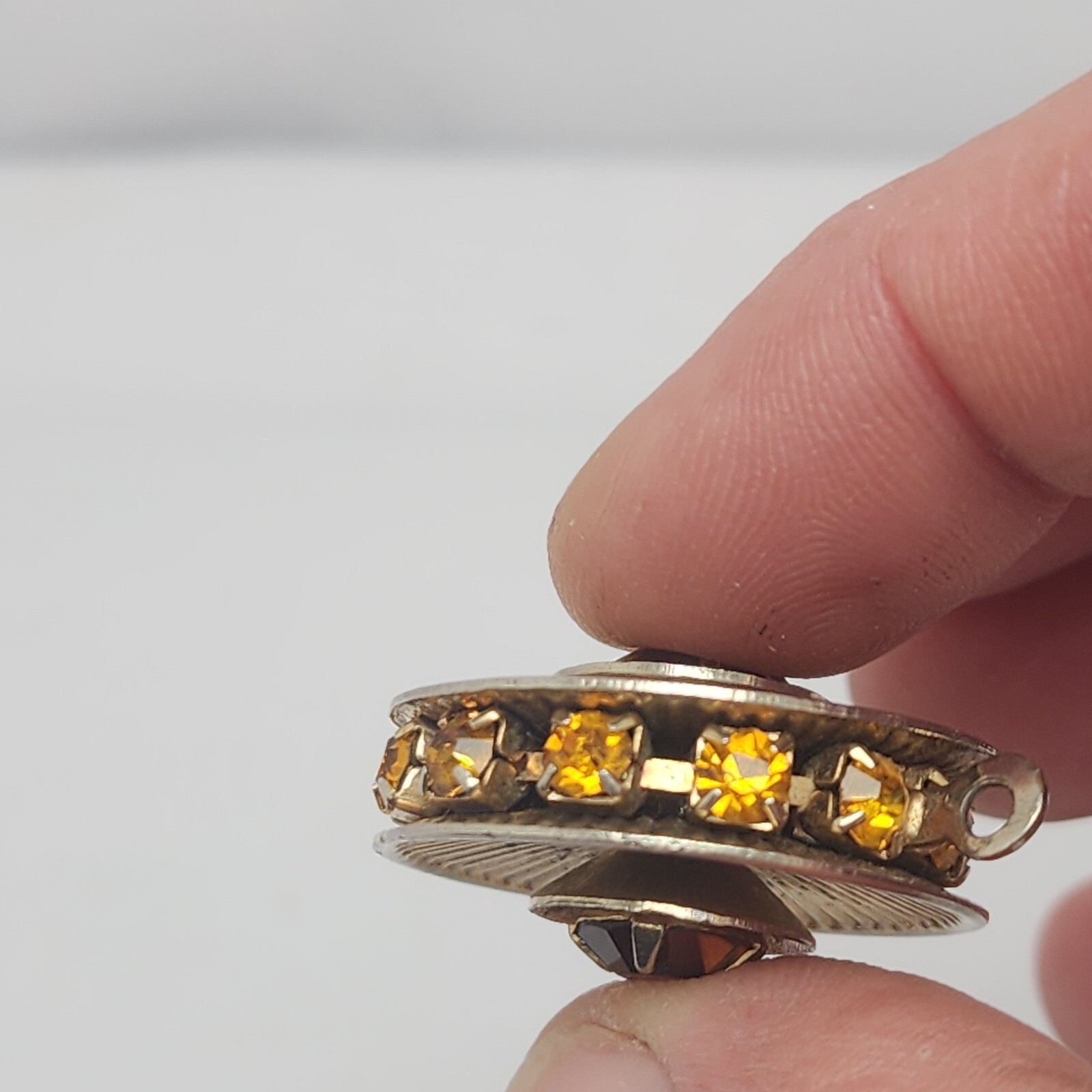 Vintage Amber Honey color faceted gemstone gold tone radial lines pendant