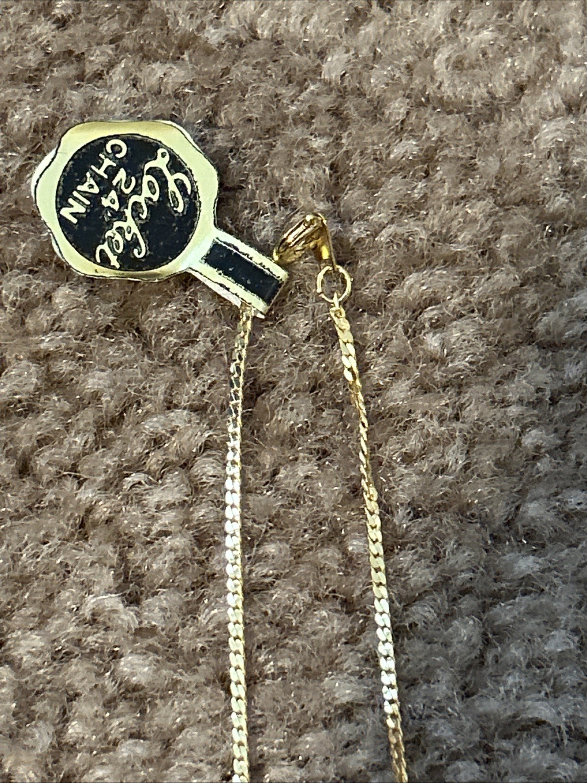 OVAL FLORAL 24″ CHAIN GOLD TONE PENDANT /Locket NECKLACE
