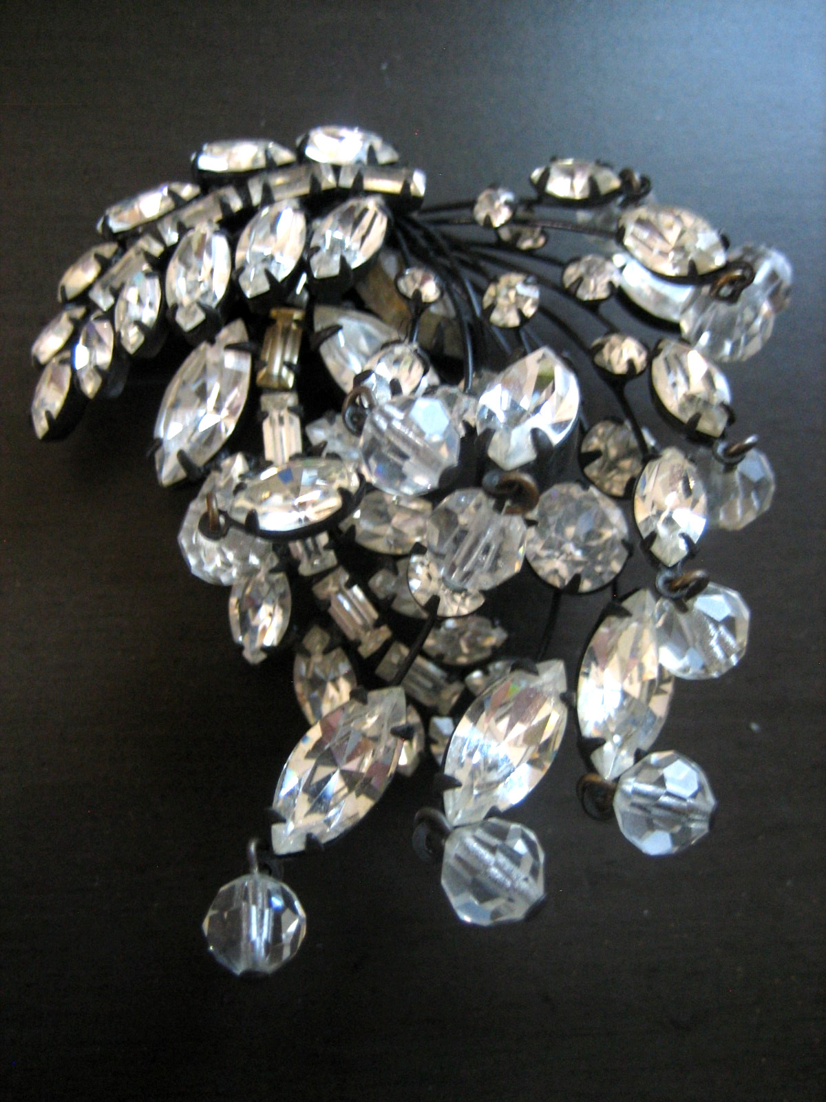 STUNNING SIGNED ALICE CAVINESS BLACK CLEAR CASCADING BROOCH