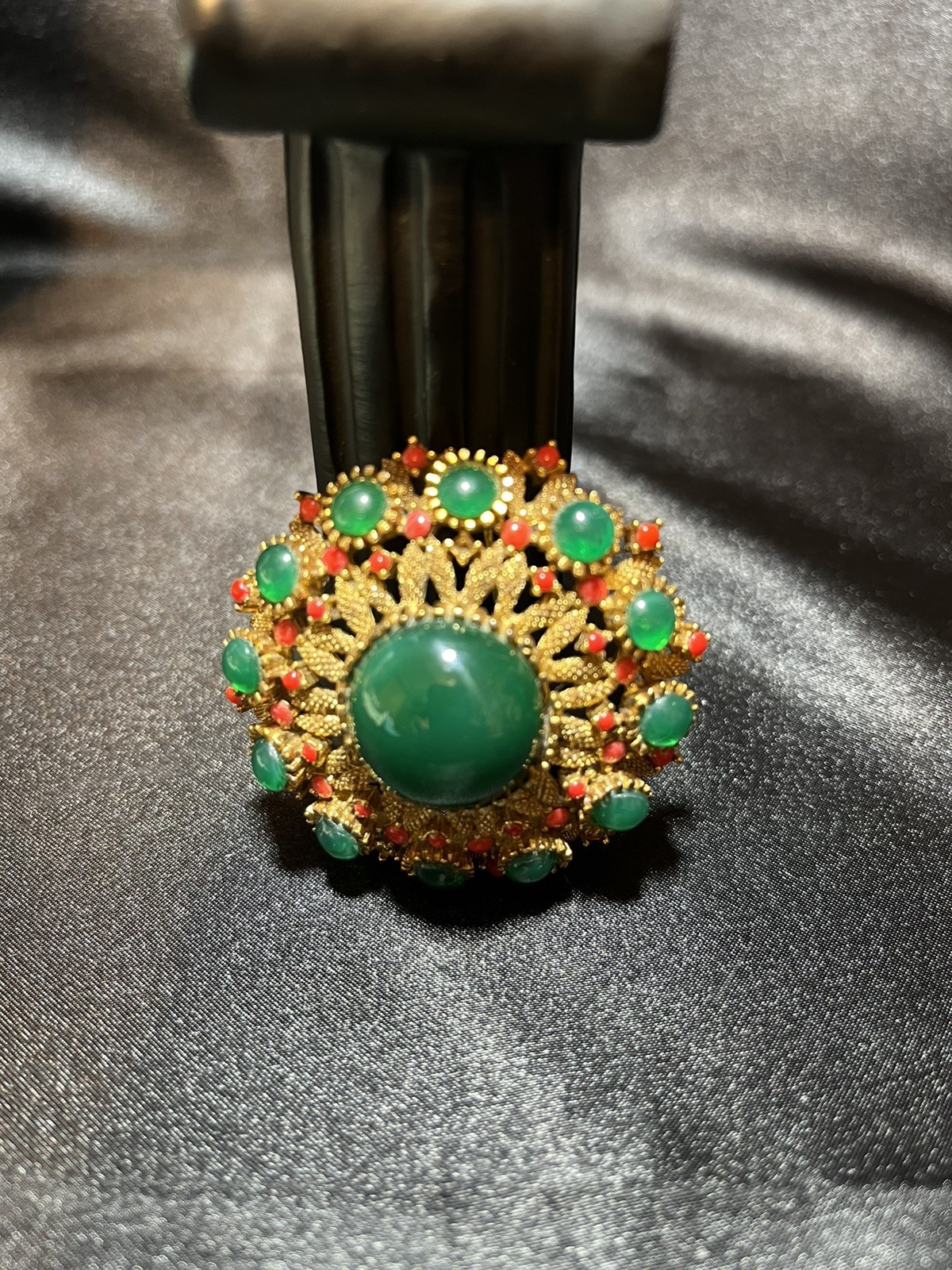 Vintage Signed SPHINX Gripoix Cabochon Peking Glass Brooch
