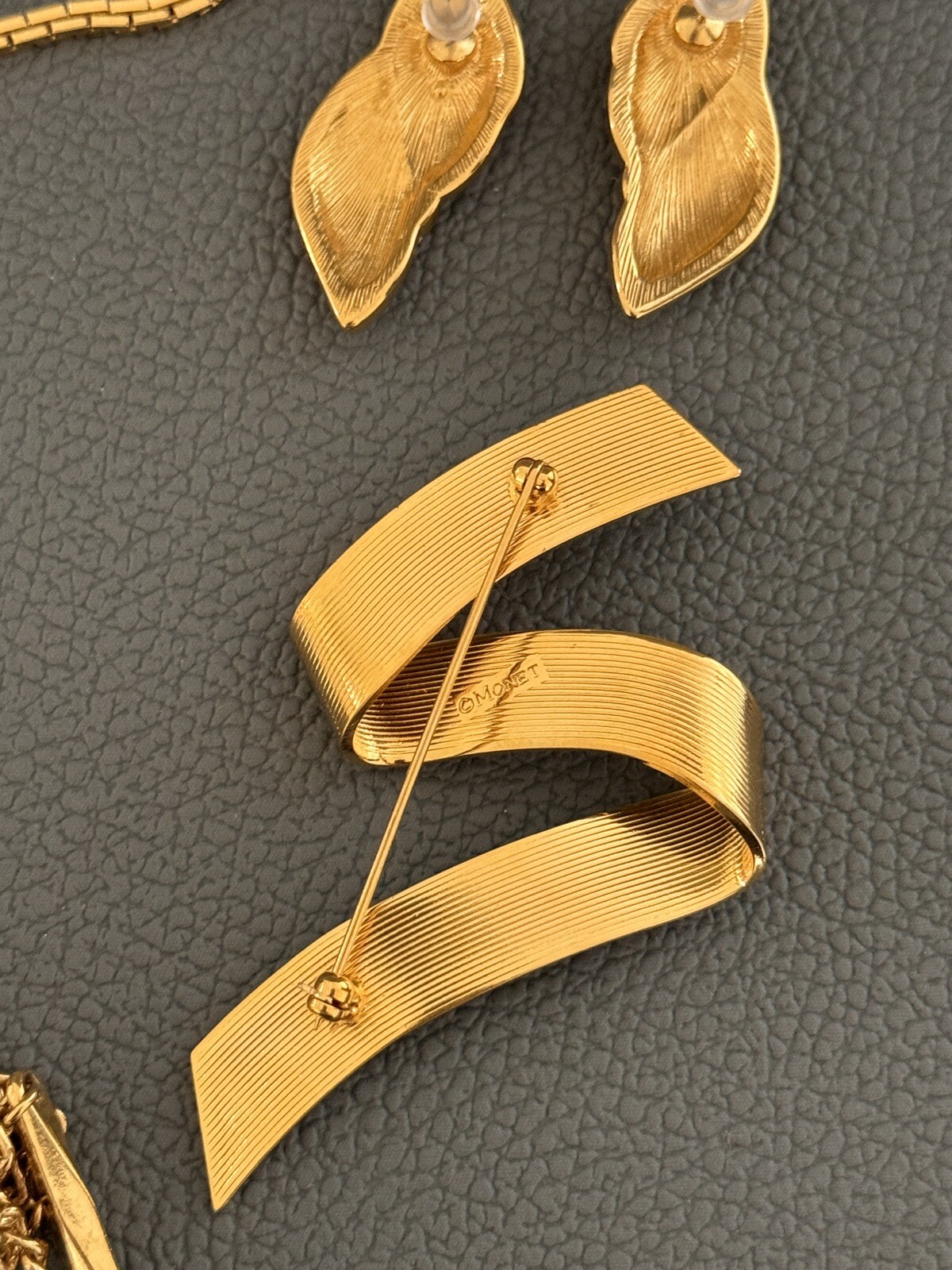 Vintage MONET Jewelry Chain Necklaces Brooch Earrings Lot Of 5 Gold Tone Marked
