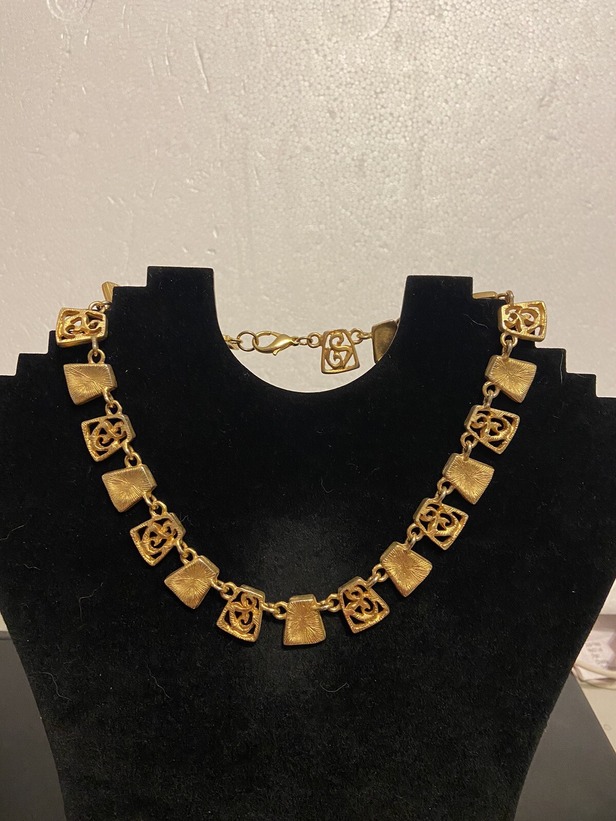 Necklace Choker Goldtone Vintage 16 1/2 in.